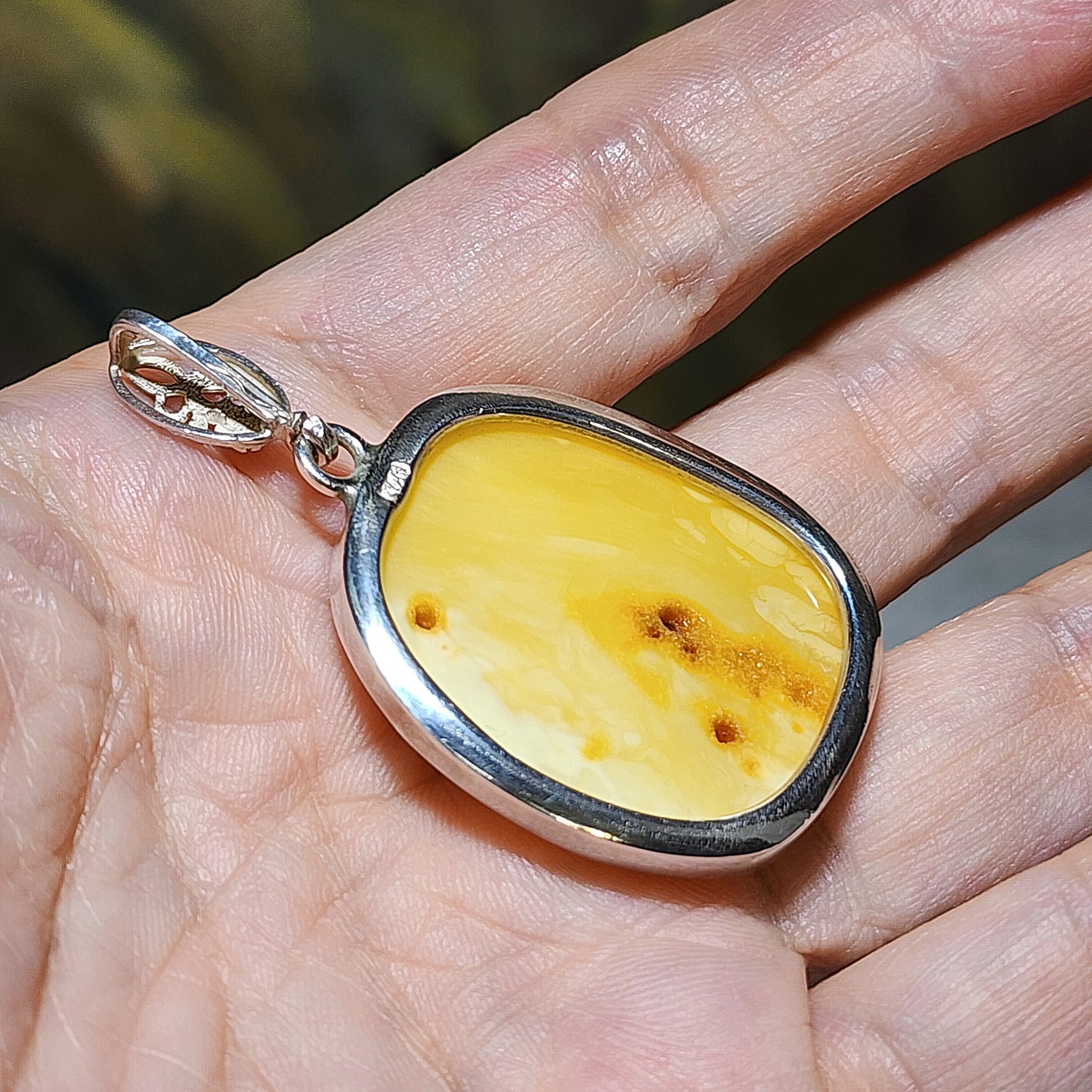 Gegegems Collection Butterscotch Amber whitish yellowish pendant set with 925 Silver [Natural Crystal]  精品蜜蜡白花蜡虫洞925银吊坠