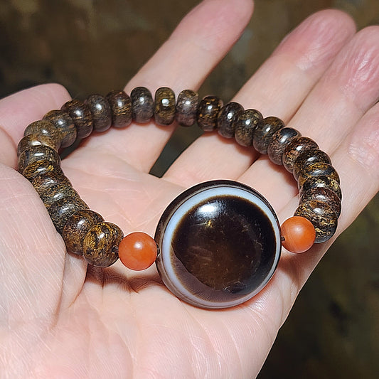 Gegegems Creation Tibetan Lukmik (tabular round) Dzi, Baoshan Nan Hong & Bronzite bracelet 西藏羊眼板珠(即马眼板珠)配搭保山南红古铜輝石手链