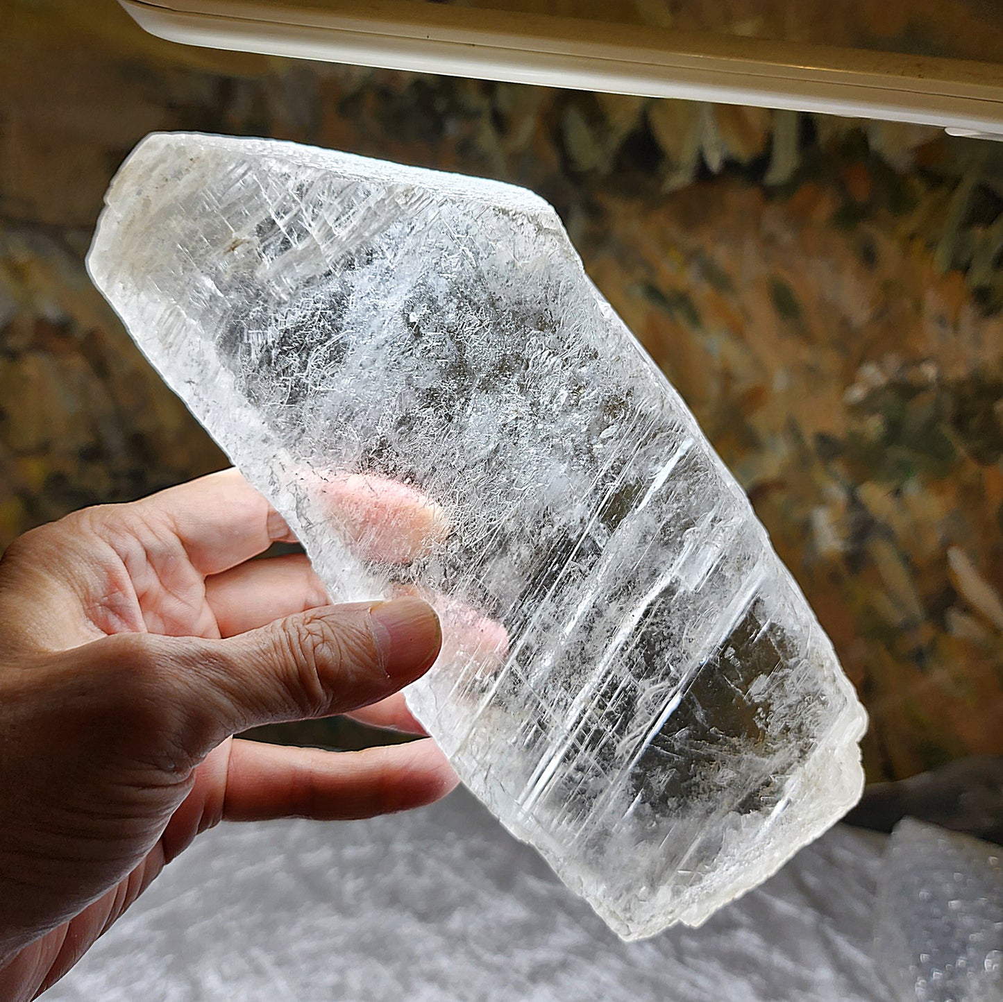 915 grams raw Selenite home/office decor display [Natural Crystal] 天然透石膏原石家居办公室摆件