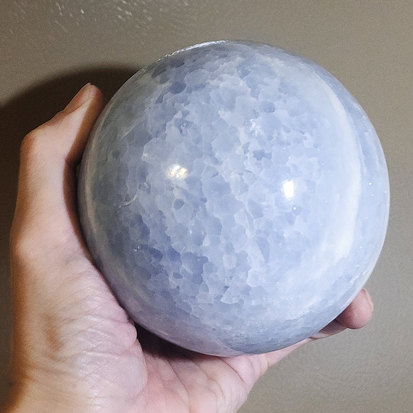 Rare 10.5cm premium large size  Celestine fengshui globe sphere (Metal produces Water) home decor 精品1.78公斤天青石球金生水风水摆件