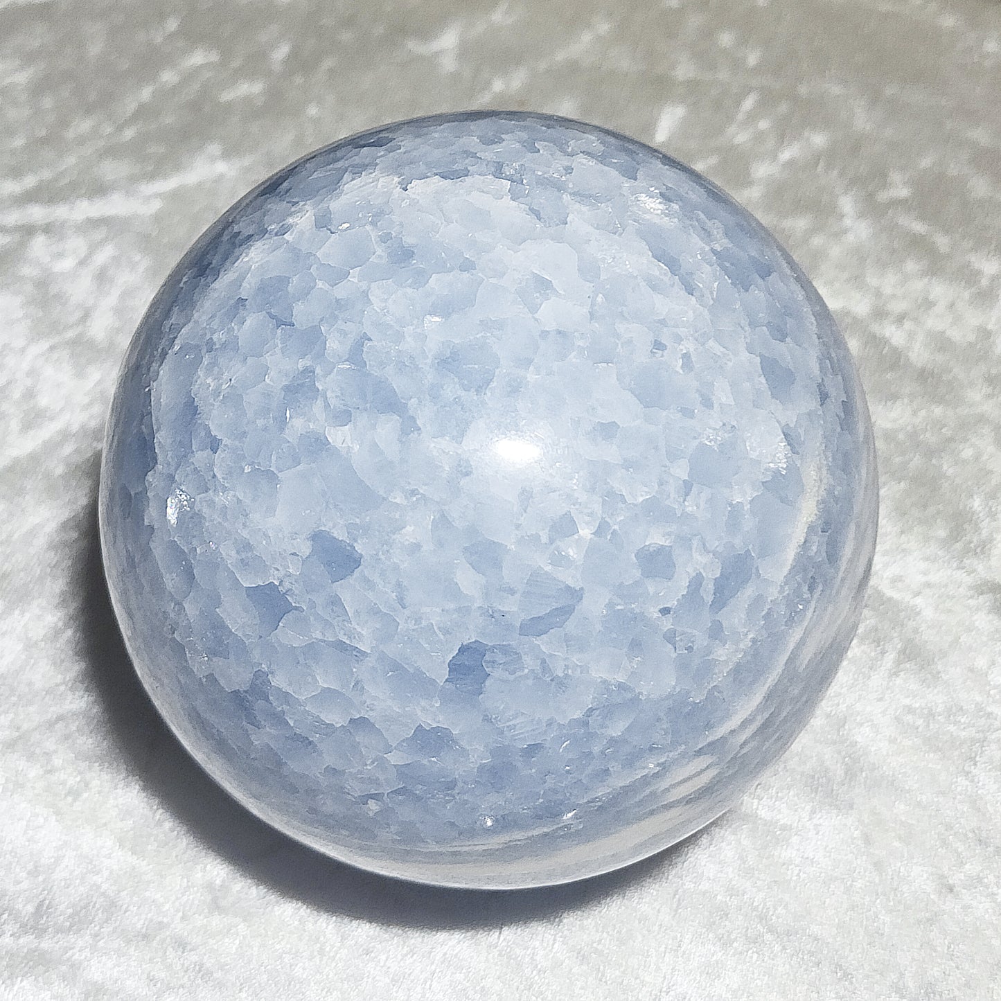 Rare 10.5cm premium large size  Celestine fengshui globe sphere (Metal produces Water) home decor 精品1.78公斤天青石球金生水风水摆件