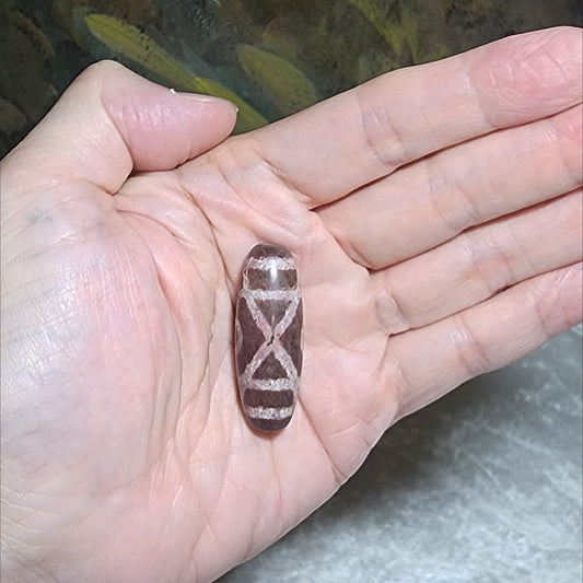 39.2mm Aged Tibetan Xang Xung (Zhang Zhung) special totem 2 Eyes Dzi with red spots pendant (with certificate) 西藏老矿象雄满细朱砂特殊图腾世交两眼天珠(带证书) 生生世世交好