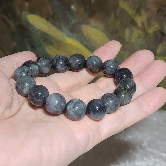 13mm+ Premium Type A Jadeite "Black Fowl" (black & white) with a slight green hue bracelet (with certificate) 优质翡翠A货乌鸡种(黑白相混)微绿手链(带证书)