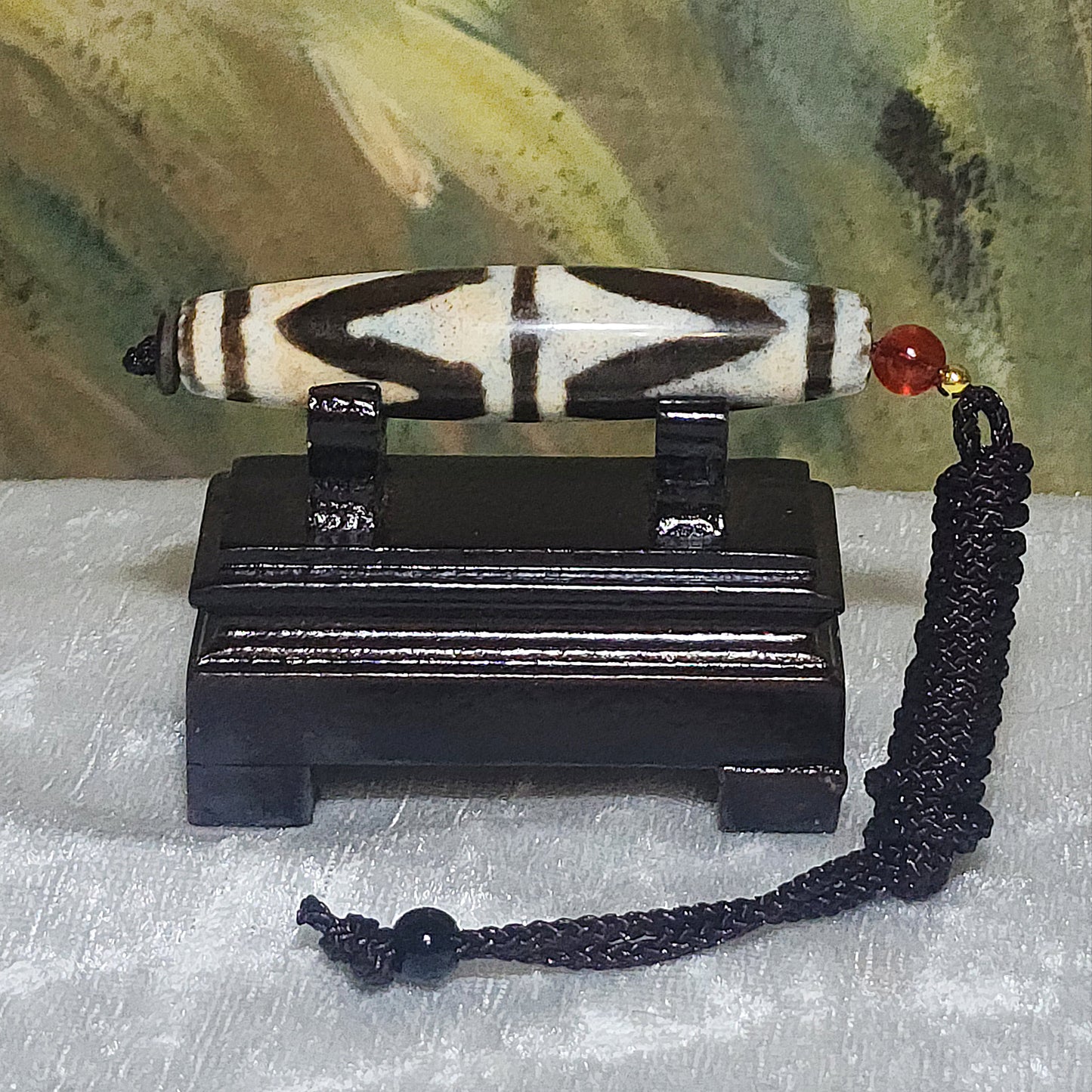 Gegegems Collection 57.6mm aged Tibetan Huya Dzi pendant with very fine red spots (with certificate) 精品藏传老矿满细朱砂虎牙天珠(带证书)
