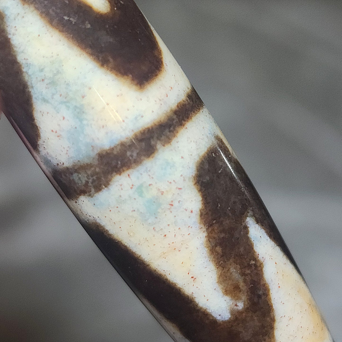 Gegegems Collection 57.6mm aged Tibetan Huya Dzi pendant with very fine red spots (with certificate) 精品藏传老矿满细朱砂虎牙天珠(带证书)
