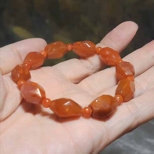Premium Sichuan Jiukou Nan Hong persimmon red freeform faceted bracelet (with certificate) 精品川料九口南红柿子红随形切面手链(带证书)