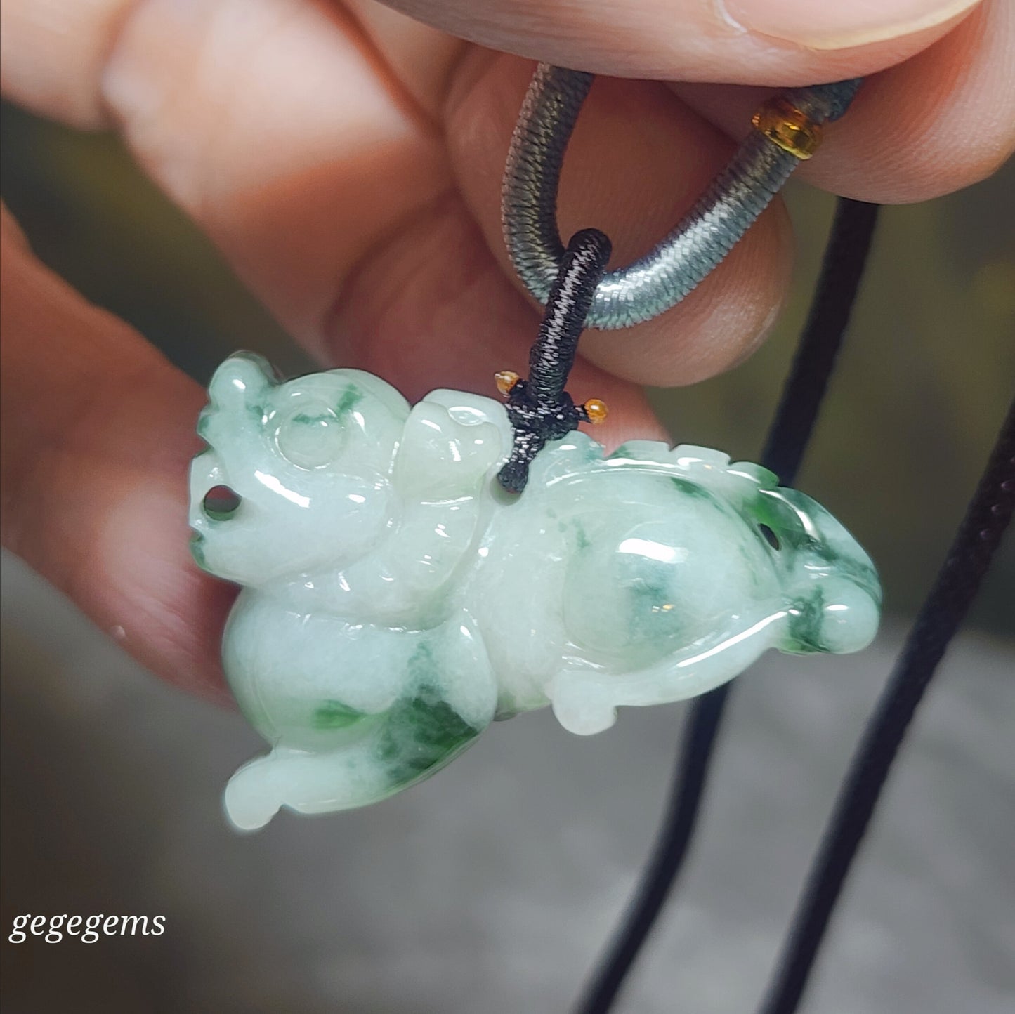 Premium Type A Jadeite floating flowers light green Qilin Jade pendant (with certificate) 优质翡翠飘花淡绿麒麟吊坠(带证书)