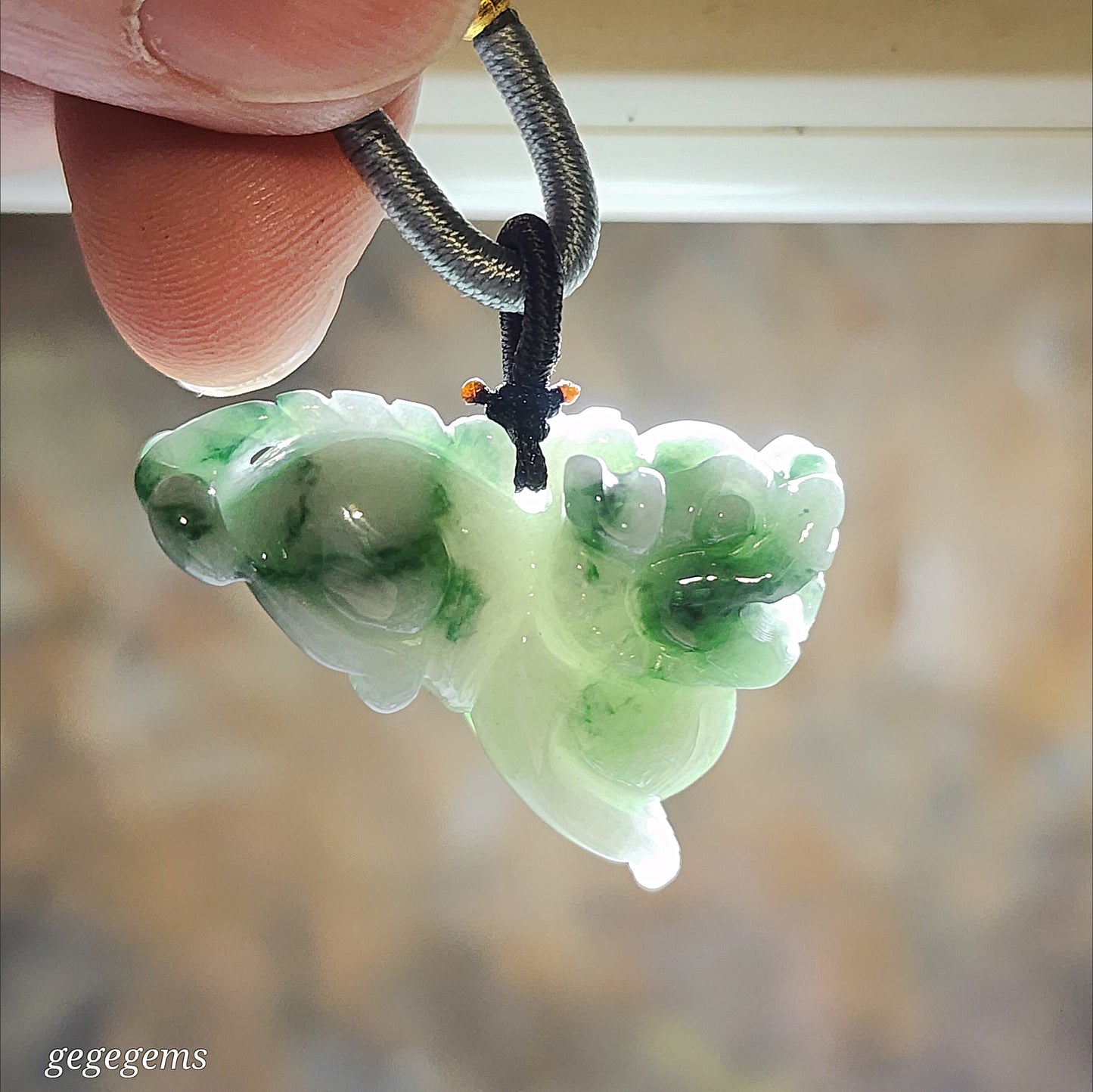 Premium Type A Jadeite floating flowers light green Qilin Jade pendant (with certificate) 优质翡翠飘花淡绿麒麟吊坠(带证书)