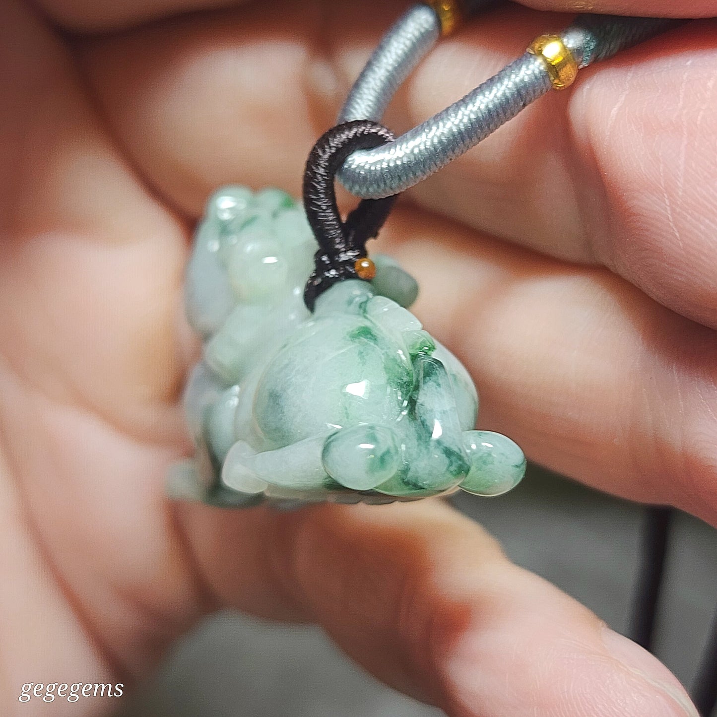 Premium Type A Jadeite floating flowers light green Qilin Jade pendant (with certificate) 优质翡翠飘花淡绿麒麟吊坠(带证书)