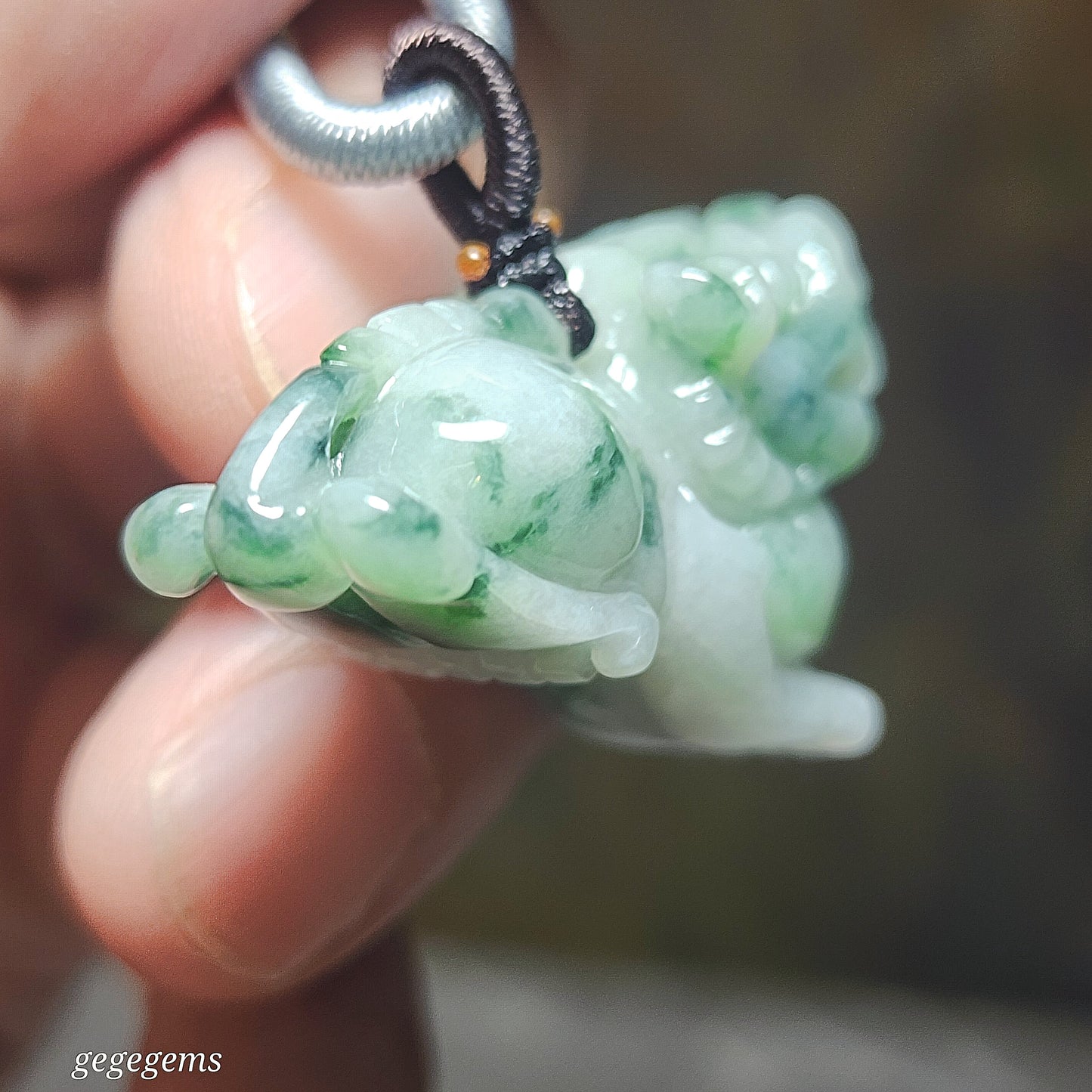 Premium Type A Jadeite floating flowers light green Qilin Jade pendant (with certificate) 优质翡翠飘花淡绿麒麟吊坠(带证书)