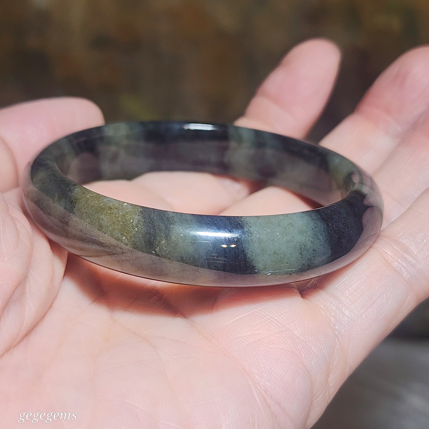 56.2mm Nephrite greenish Qinghua bangle (with certificate) [Natural Crystal] 56.2毫米和田玉绿底青花手镯(带证书)