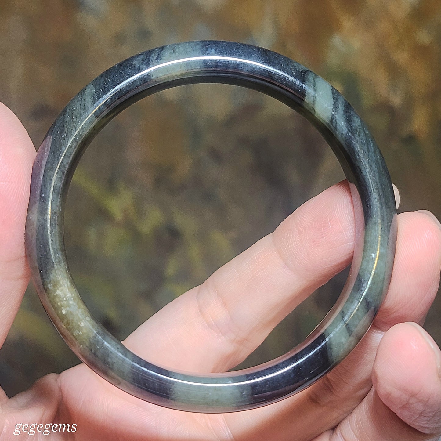 56.2mm Nephrite greenish Qinghua bangle (with certificate) [Natural Crystal] 56.2毫米和田玉绿底青花手镯(带证书)