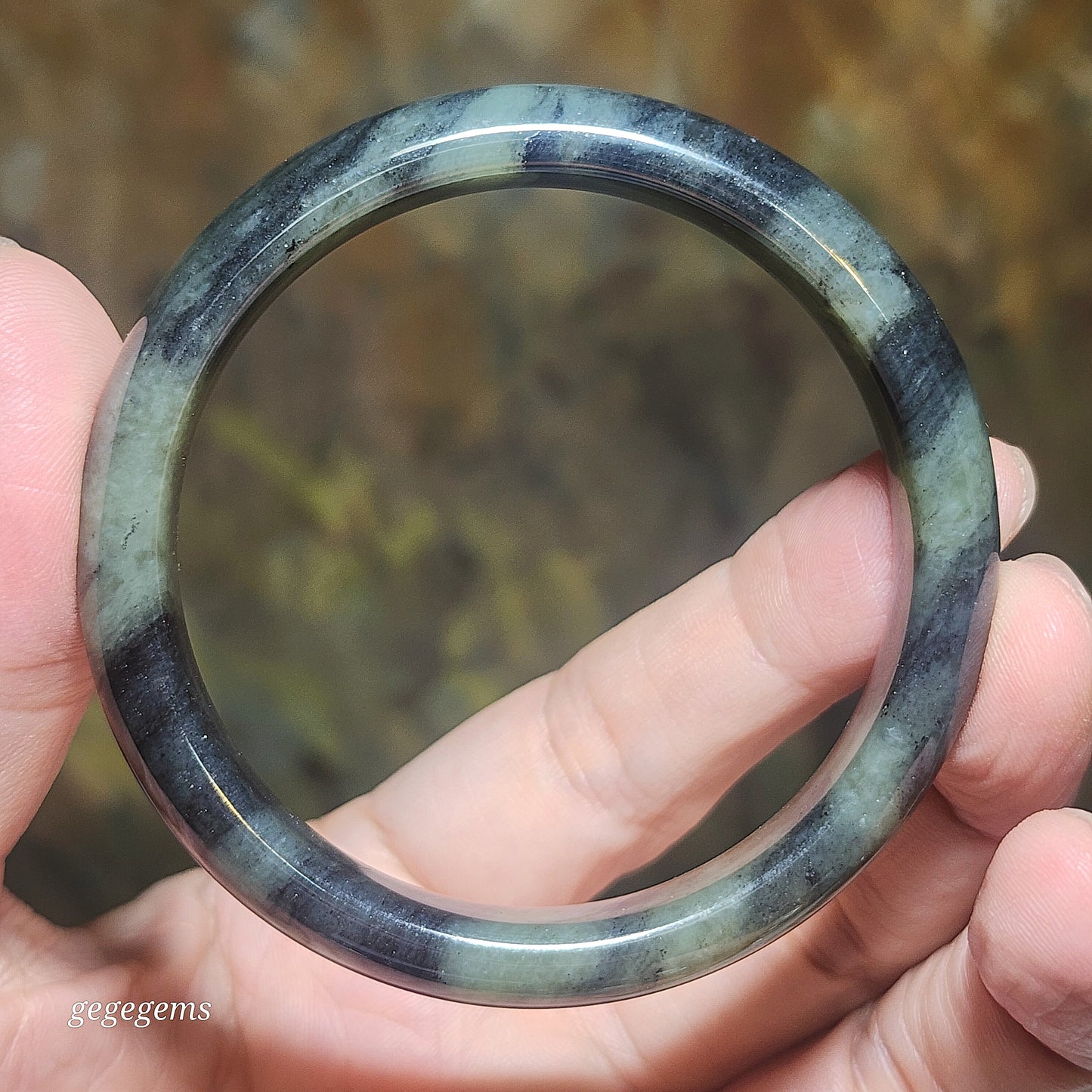 56.2mm Nephrite greenish Qinghua bangle (with certificate) [Natural Crystal] 56.2毫米和田玉绿底青花手镯(带证书)