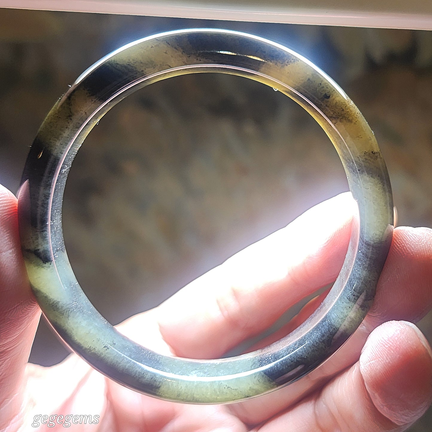 56.2mm Nephrite greenish Qinghua bangle (with certificate) [Natural Crystal] 56.2毫米和田玉绿底青花手镯(带证书)
