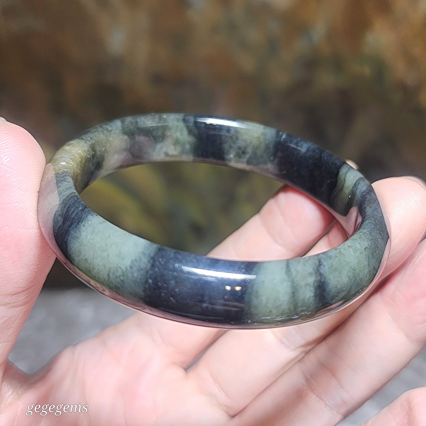 56.2mm Nephrite greenish Qinghua bangle (with certificate) [Natural Crystal] 56.2毫米和田玉绿底青花手镯(带证书)
