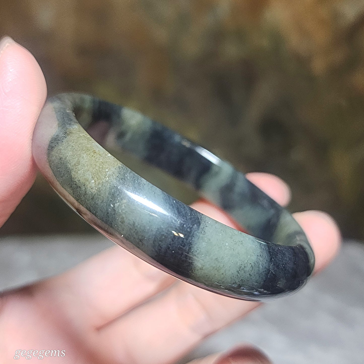 56.2mm Nephrite greenish Qinghua bangle (with certificate) [Natural Crystal] 56.2毫米和田玉绿底青花手镯(带证书)