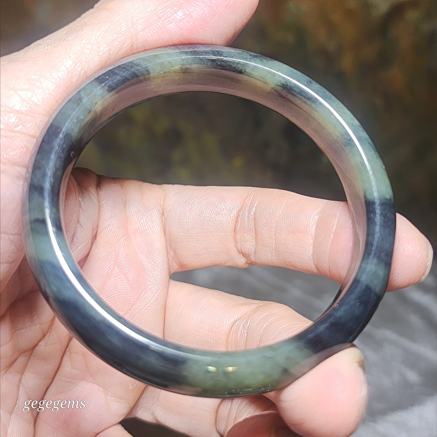 56.2mm Nephrite greenish Qinghua bangle (with certificate) [Natural Crystal] 56.2毫米和田玉绿底青花手镯(带证书)