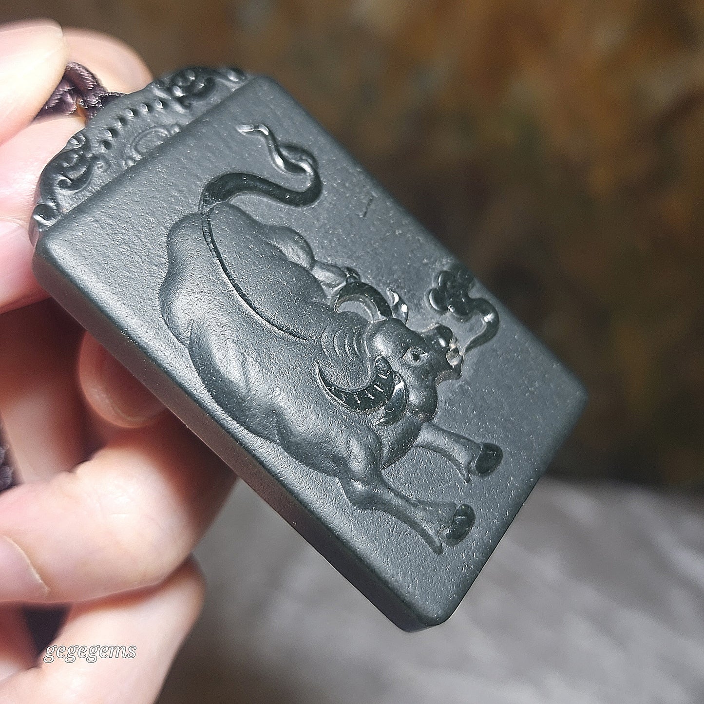 Premium Nephrite ink green double sides cravings Ox and Auspicious Cloud Jade pendant (with certificate) [Natural Crystal] 优质和田玉塔青墨绿双面雕刻牛祥云吊坠(带证书)