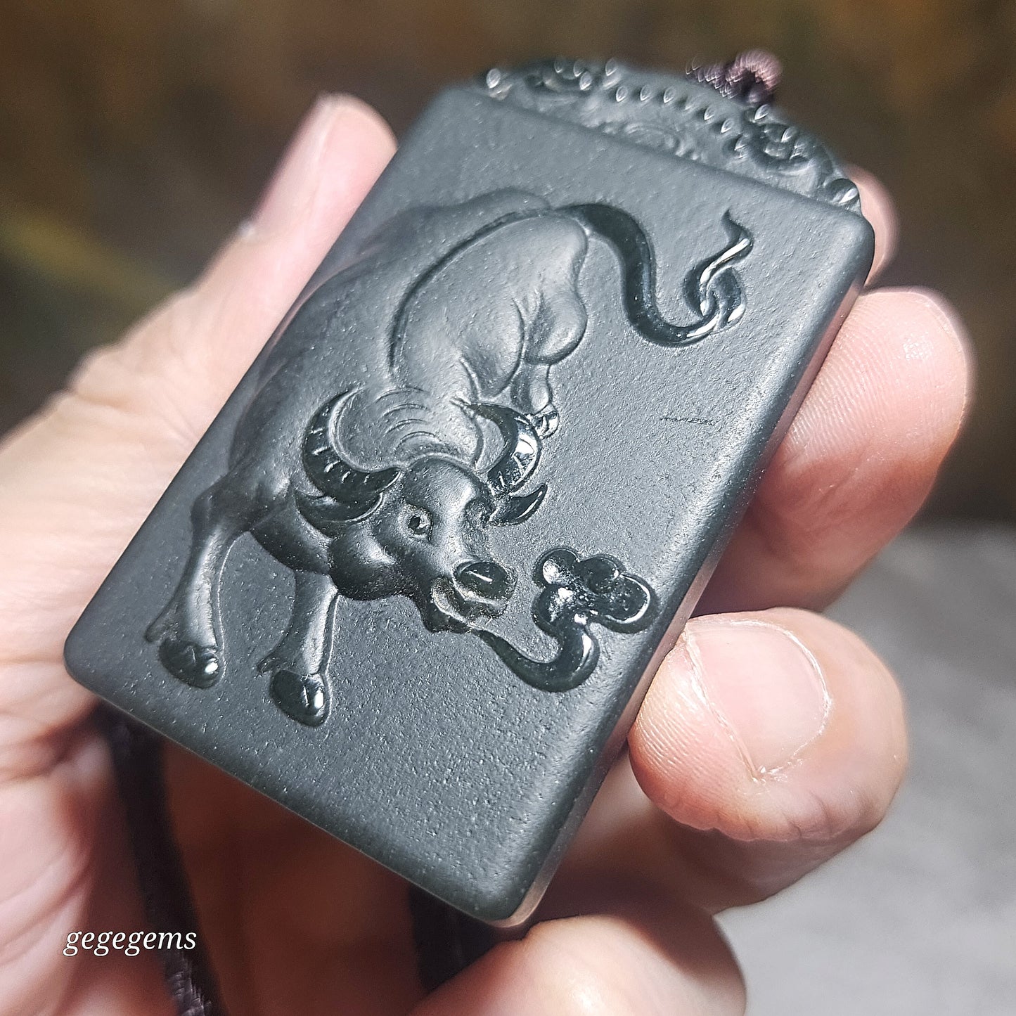 Premium Nephrite ink green double sides cravings Ox and Auspicious Cloud Jade pendant (with certificate) [Natural Crystal] 优质和田玉塔青墨绿双面雕刻牛祥云吊坠(带证书)
