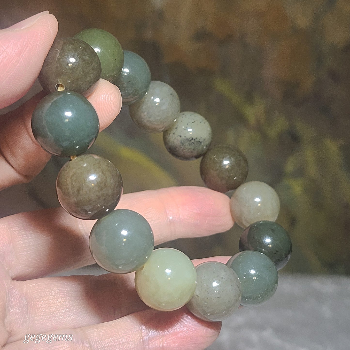 15.8mm Premium Nephrite caramel brown green Qinghua yellowish bracelet (with certificate) 精品新疆和田玉多宝手链(带证书) 黄口且末蓝调糖青白青花