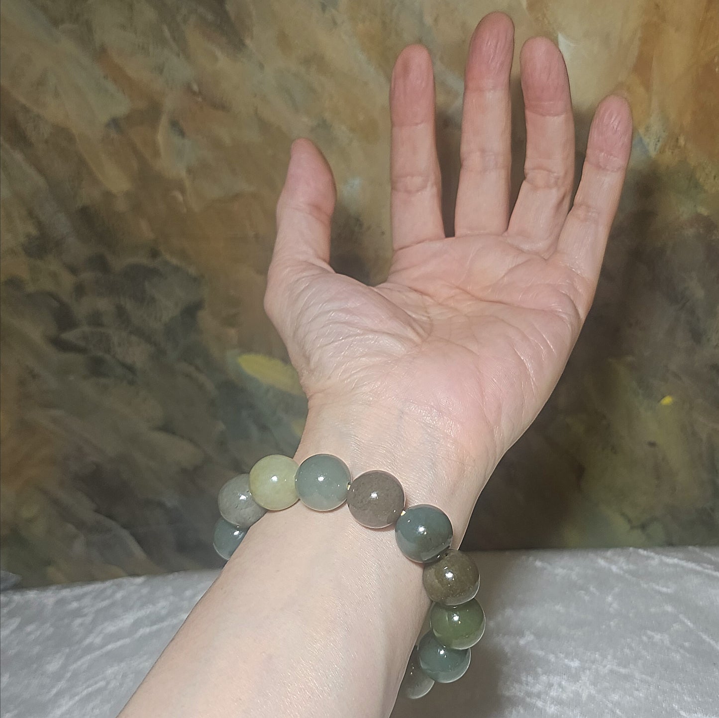 15.8mm Premium Nephrite caramel brown green Qinghua yellowish bracelet (with certificate) 精品新疆和田玉多宝手链(带证书) 黄口且末蓝调糖青白青花