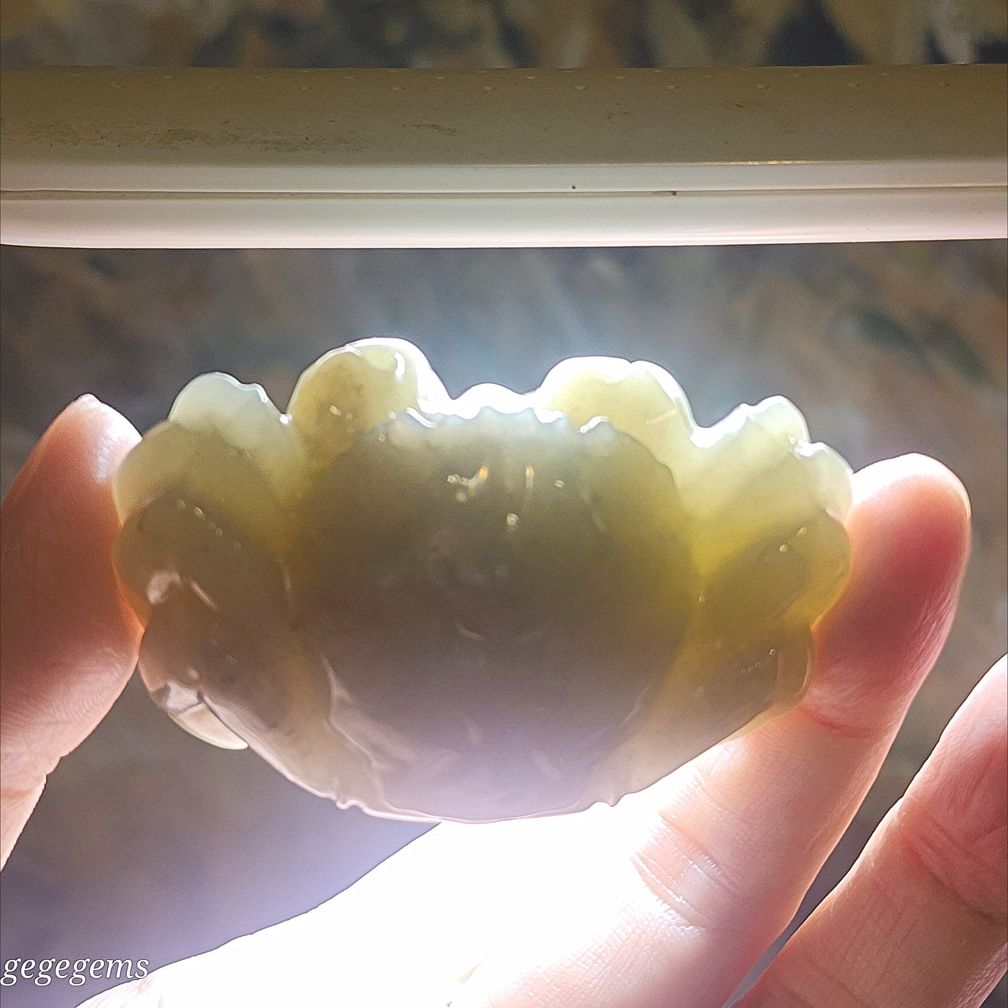 Premium Nephrite greasy Qinhua light green 3 dimensional Crab handheld display (with certificate) 精品和田玉青花墨玉细腻油润立体螃蟹八方来财茶宠把件小摆件(带证书)