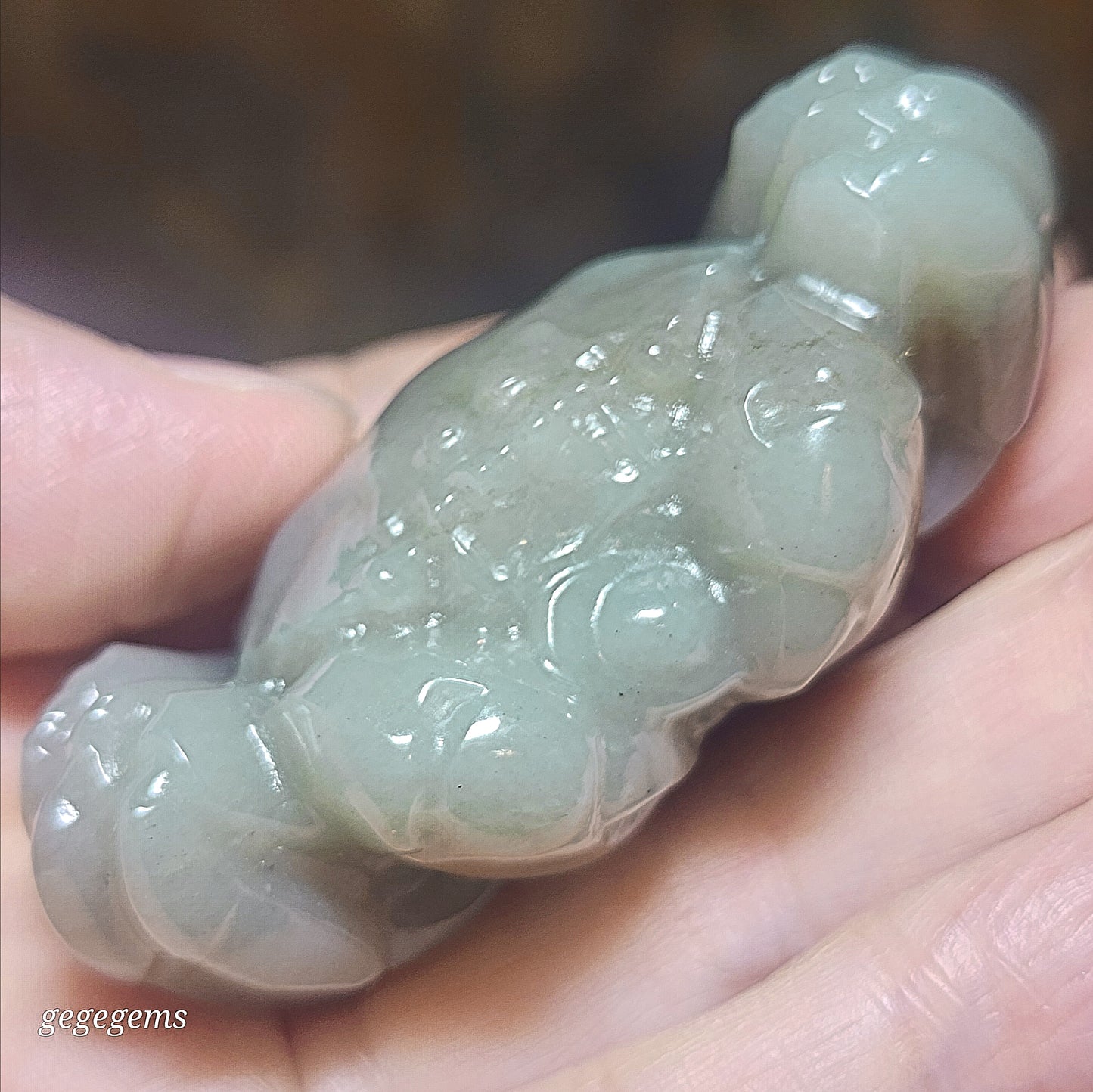 Premium Nephrite greasy Qinhua light green 3 dimensional Crab handheld display (with certificate) 精品和田玉青花墨玉细腻油润立体螃蟹八方来财茶宠把件小摆件(带证书)