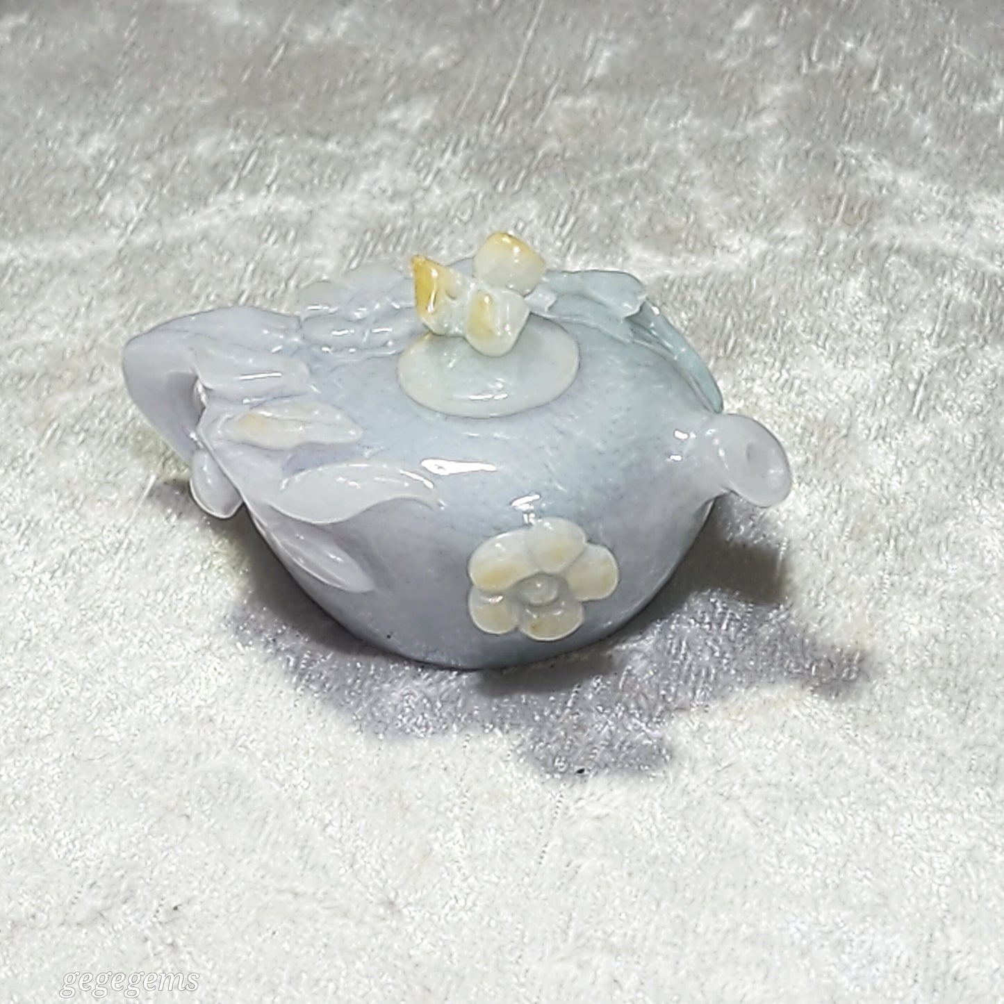 Premium Type A Jadeite light yellow light lavender light green hand carved Jade Teapot handheld (with certificate) 精品翡翠淡绿淡紫浅黄福禄寿三色手工圆雕小茶壶把件摆件(把把胡 把把赢)(带证书)
