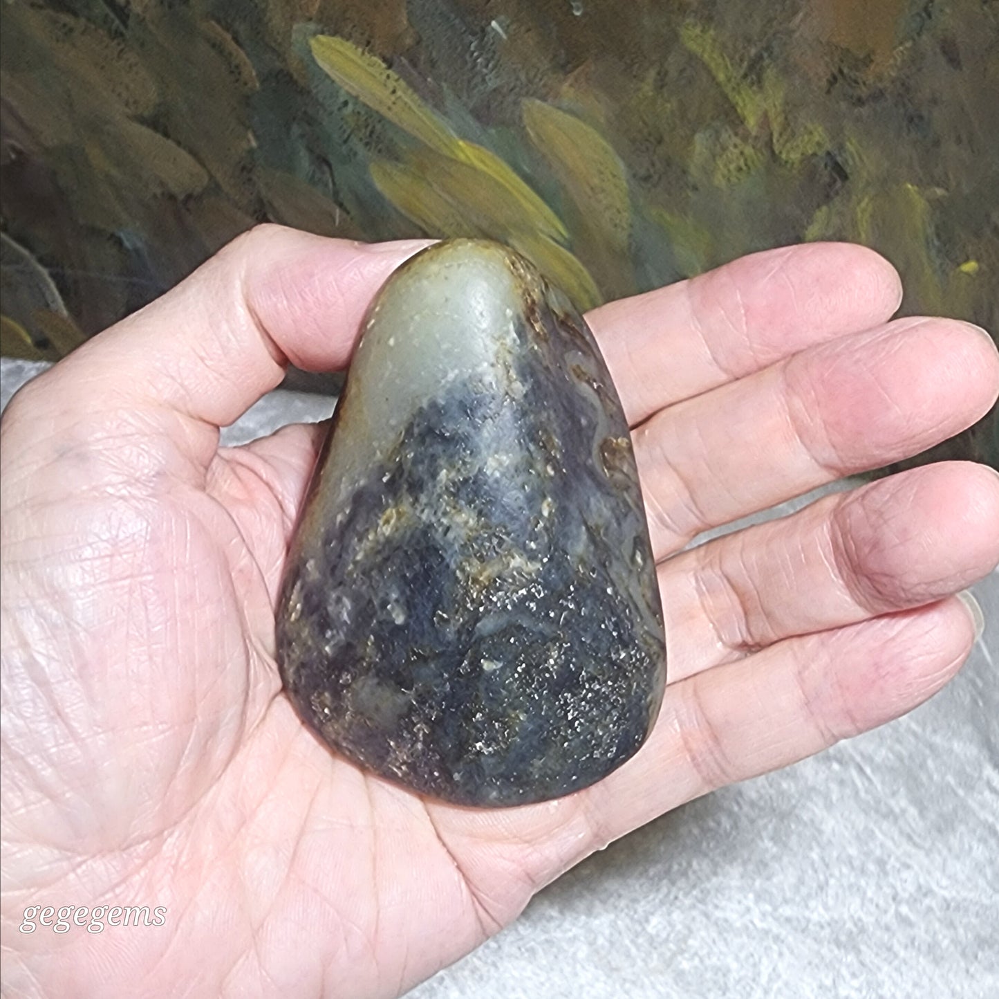 Gegegems Collection premium 164.6 grams raw Hetian Nephrite Qinghua (black & white) handheld original jade skin and pores (with certificate) 精品和田籽玉青花(黑白)原石褐黃原皮毛孔(帶证书)