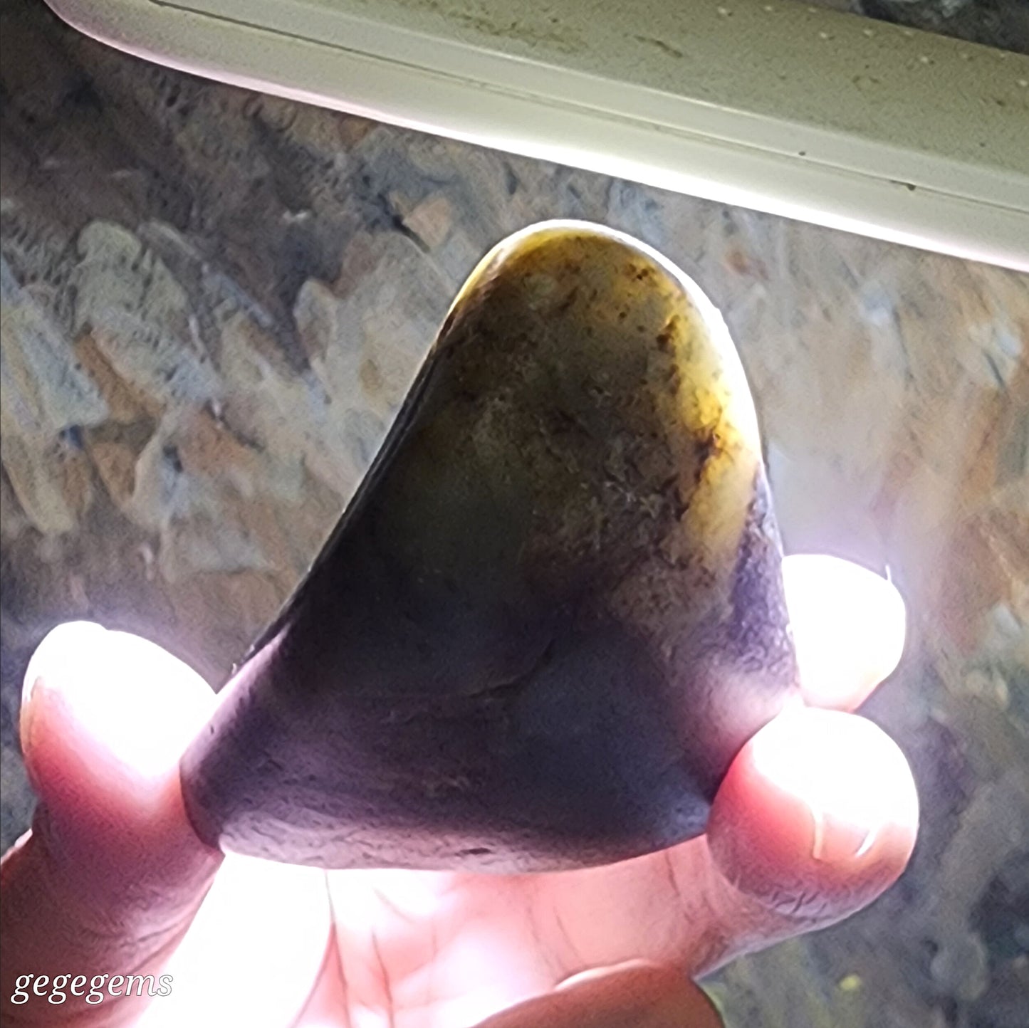 Gegegems Collection premium 164.6 grams raw Hetian Nephrite Qinghua (black & white) handheld original jade skin and pores (with certificate) 精品和田籽玉青花(黑白)原石褐黃原皮毛孔(帶证书)