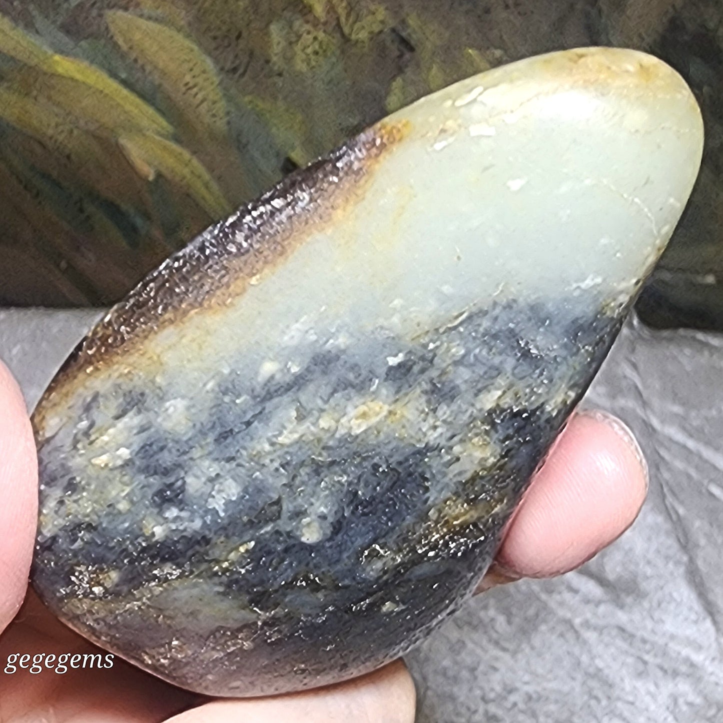 Gegegems Collection premium 164.6 grams raw Hetian Nephrite Qinghua (black & white) handheld original jade skin and pores (with certificate) 精品和田籽玉青花(黑白)原石褐黃原皮毛孔(帶证书)