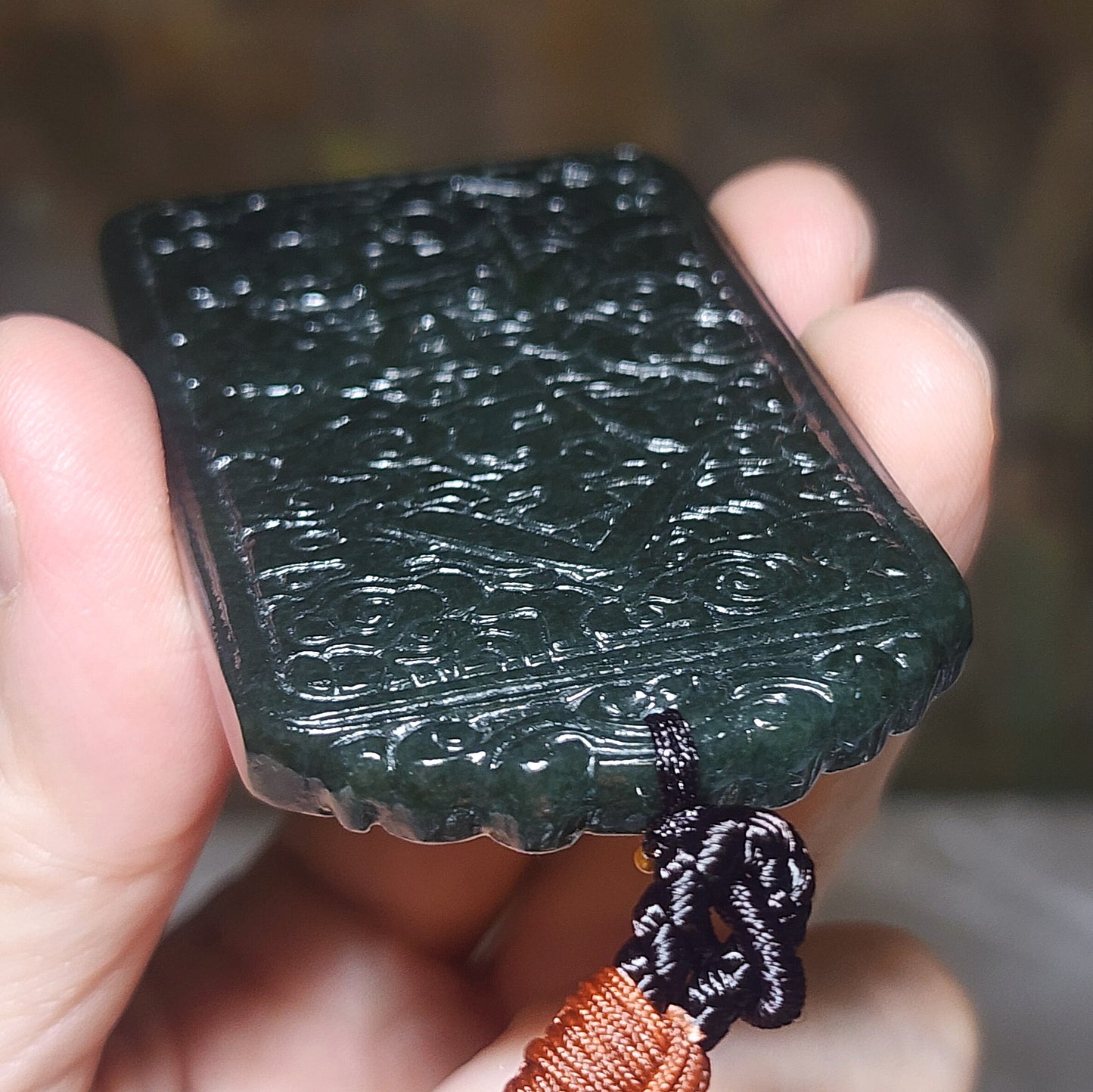 Premium Nephrite deep green double sides carvings "She De 舍得" (willing to give) "Zi Zai 自在" (unrestrained) Auspicious Clouds Jade pendant (with certificate) 优质和田玉深青双面雕刻舍得自在祥云吊坠(带证书) 舍就是得 不舍哪有得 放下便得自在