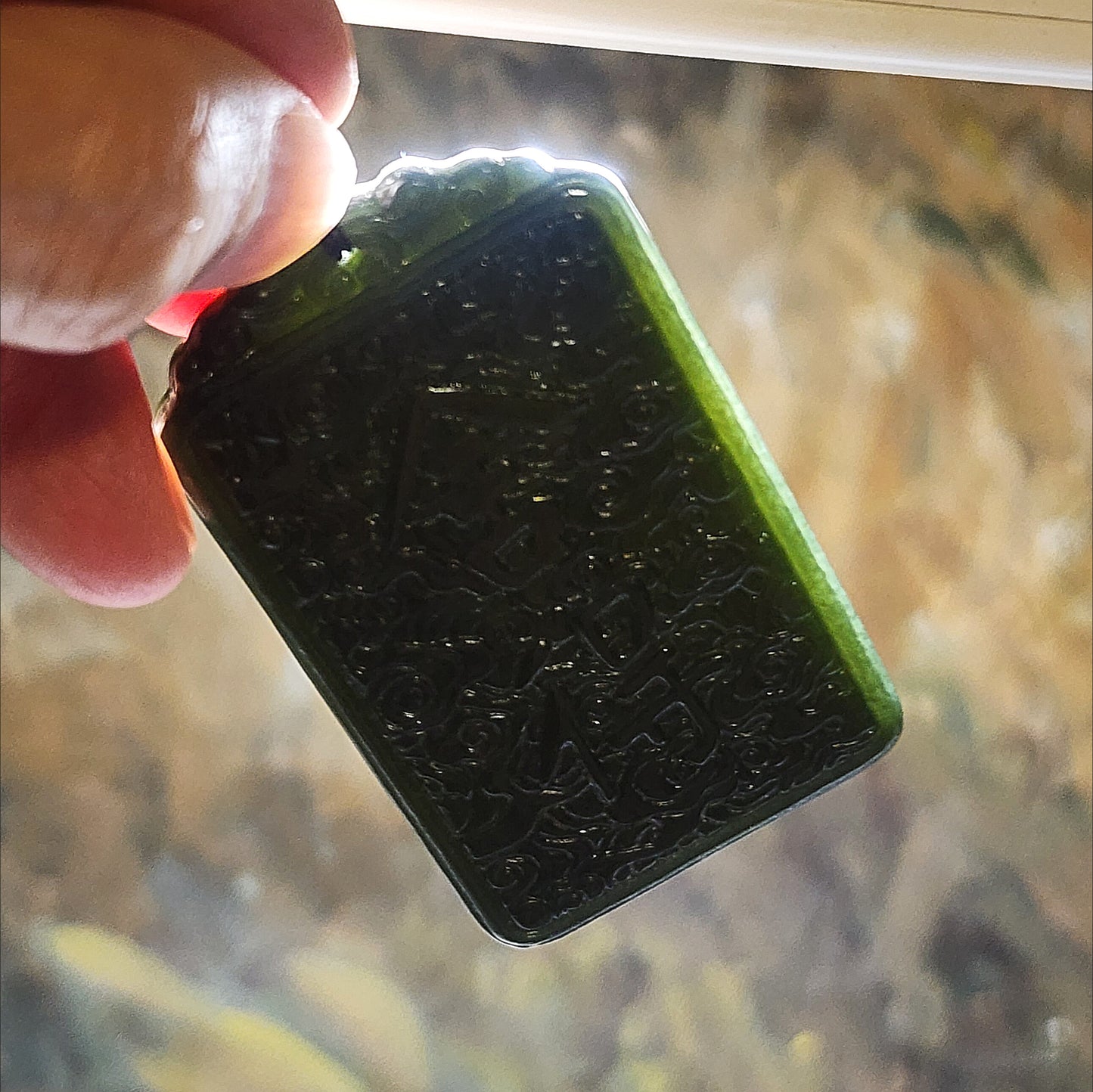 Premium Nephrite deep green double sides carvings "She De 舍得" (willing to give) "Zi Zai 自在" (unrestrained) Auspicious Clouds Jade pendant (with certificate) 优质和田玉深青双面雕刻舍得自在祥云吊坠(带证书) 舍就是得 不舍哪有得 放下便得自在