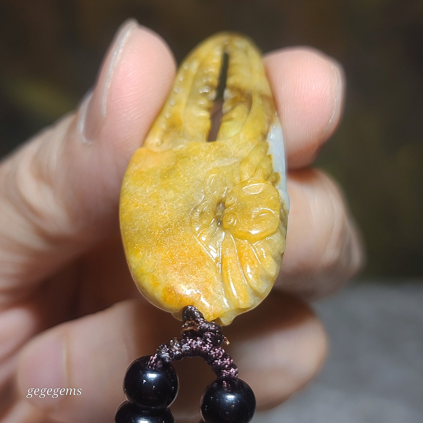 Gegegems Collection premium Type A Yellow Jadeite Crab Crab Claw Coins jade pendant (with certificate) 精品翡翠天然黄翡招财守财蟹铜钱蟹钳吊坠(带证书)