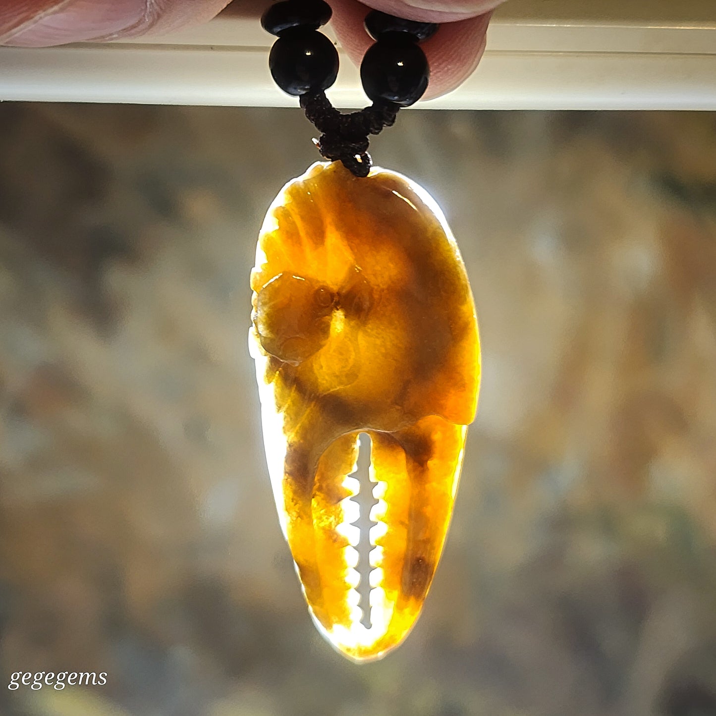 Gegegems Collection premium Type A Yellow Jadeite Crab Crab Claw Coins jade pendant (with certificate) 精品翡翠天然黄翡招财守财蟹铜钱蟹钳吊坠(带证书)