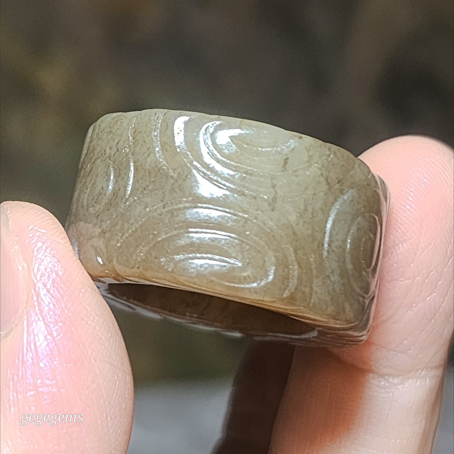 20.9mm Premium Nephrite caramel brown carved Auspicious Cloud thumb ring large ring (with certificate) 优质和田玉且末糖祥云扳指大戒指(带证书)