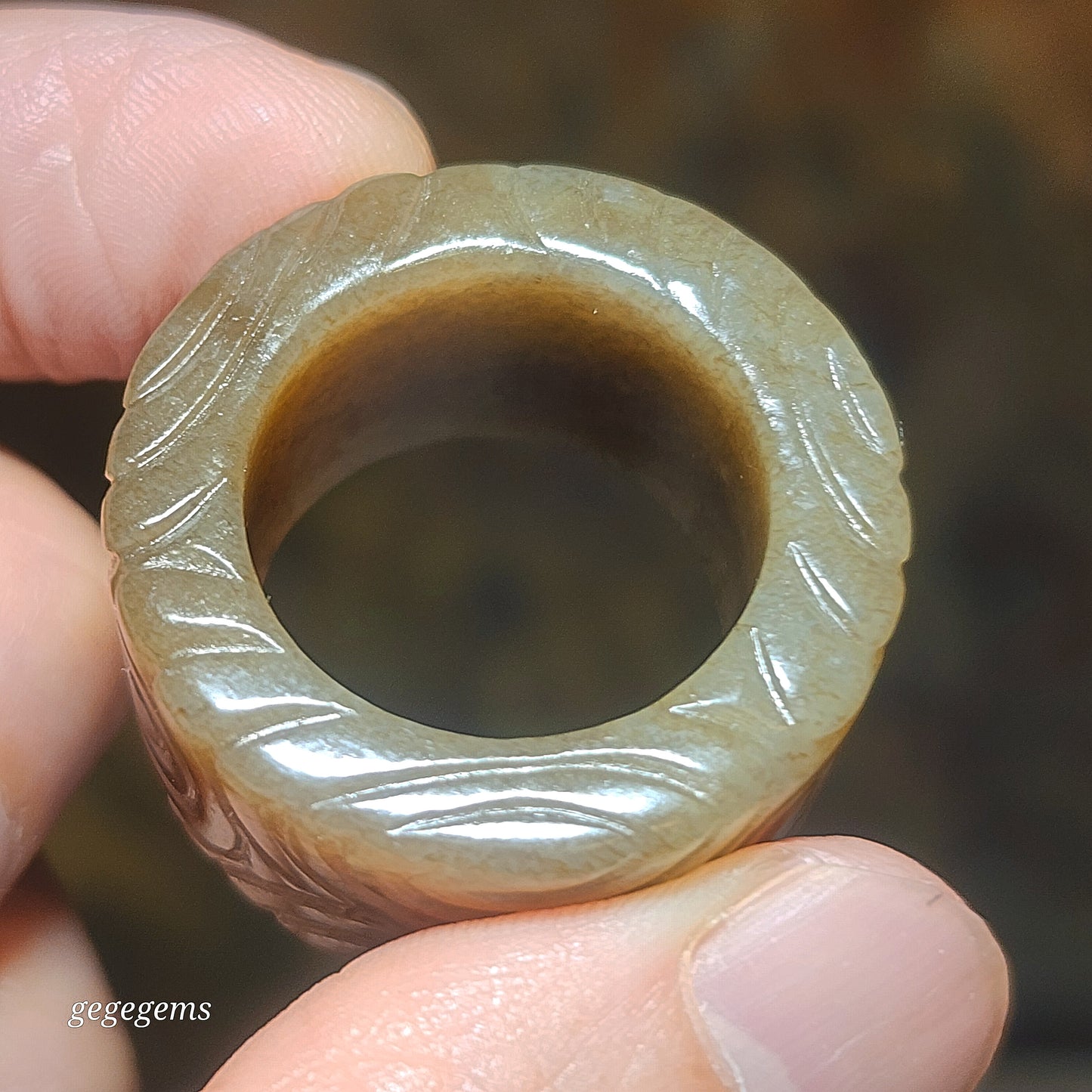 20.9mm Premium Nephrite caramel brown carved Auspicious Cloud thumb ring large ring (with certificate) 优质和田玉且末糖祥云扳指大戒指(带证书)