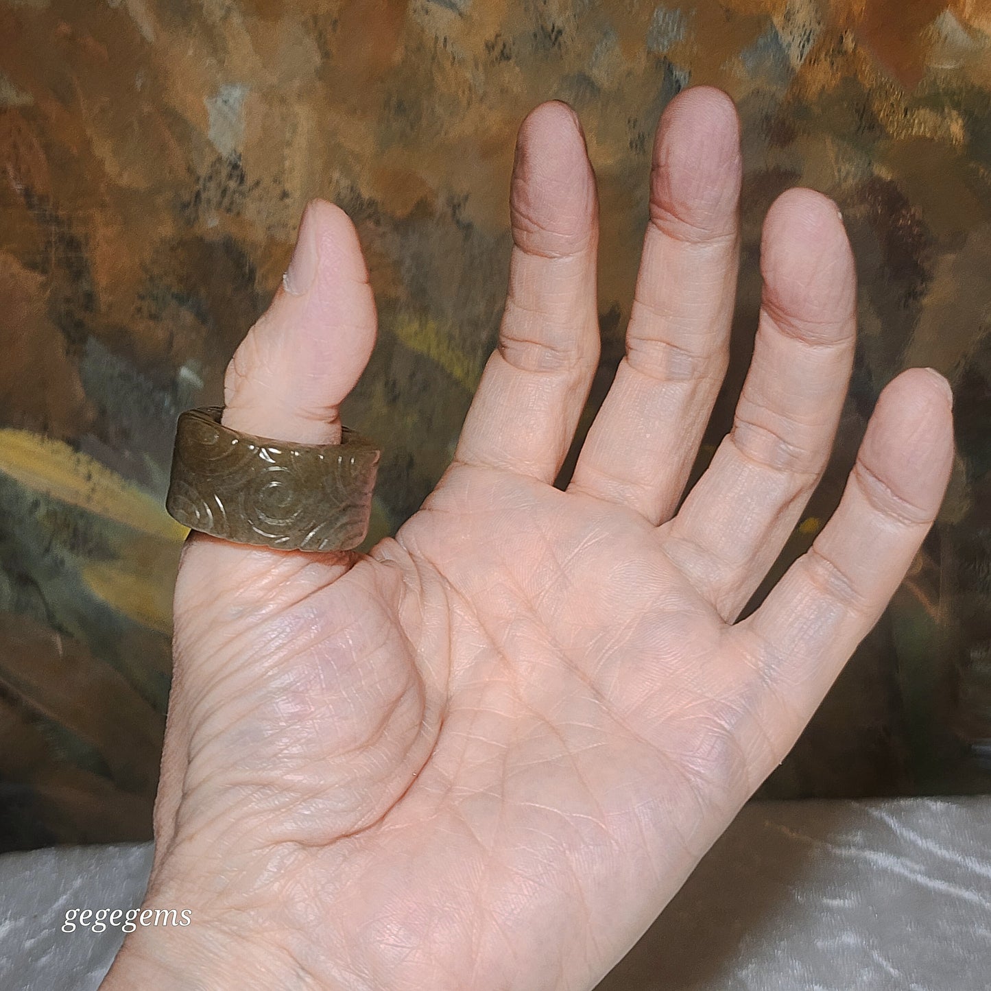 20.9mm Premium Nephrite caramel brown carved Auspicious Cloud thumb ring large ring (with certificate) 优质和田玉且末糖祥云扳指大戒指(带证书)