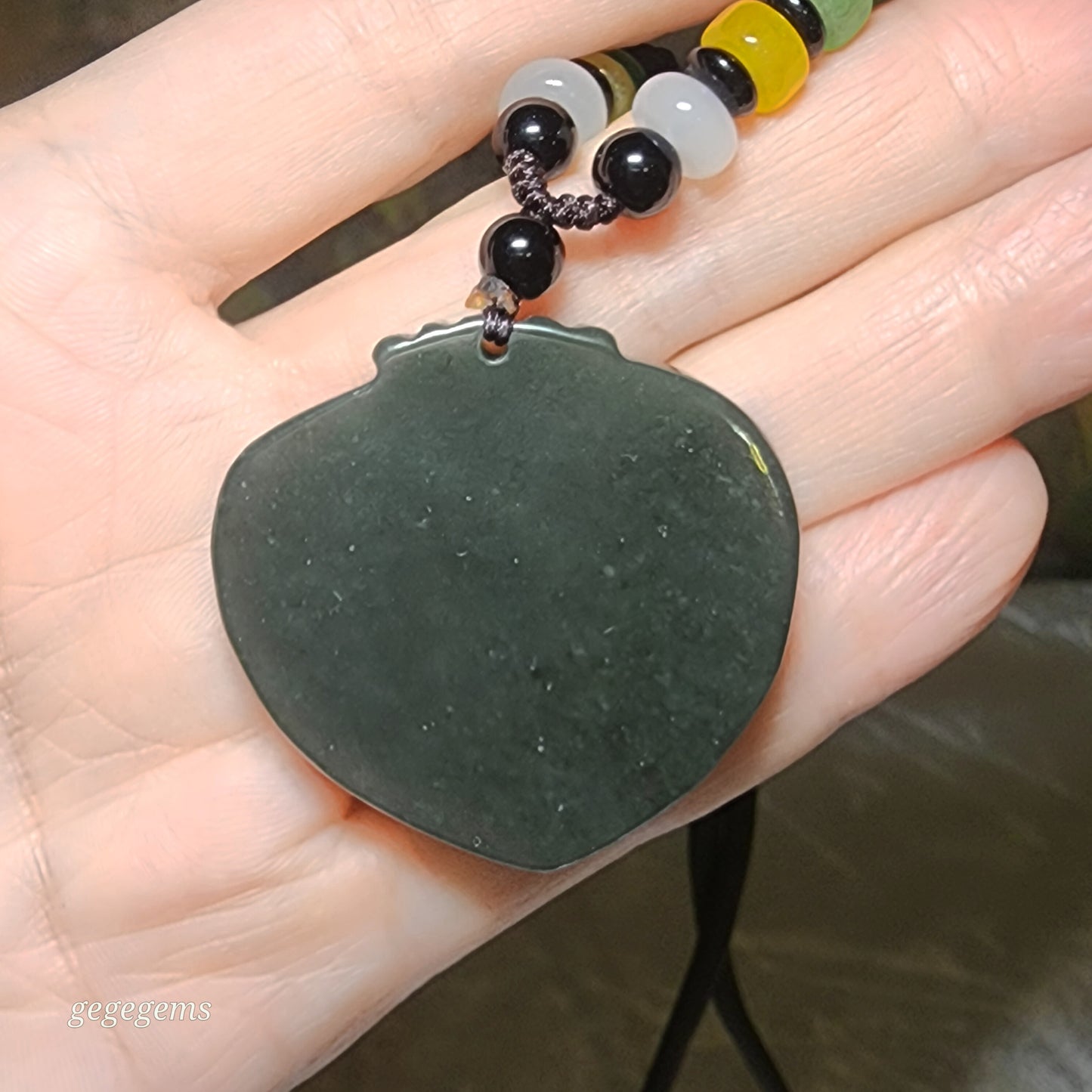 Nephrite good greasiness green Buddha in One's Heart pendant (with certificate) 且末和田玉油润佛在心中吊坠(带证书)