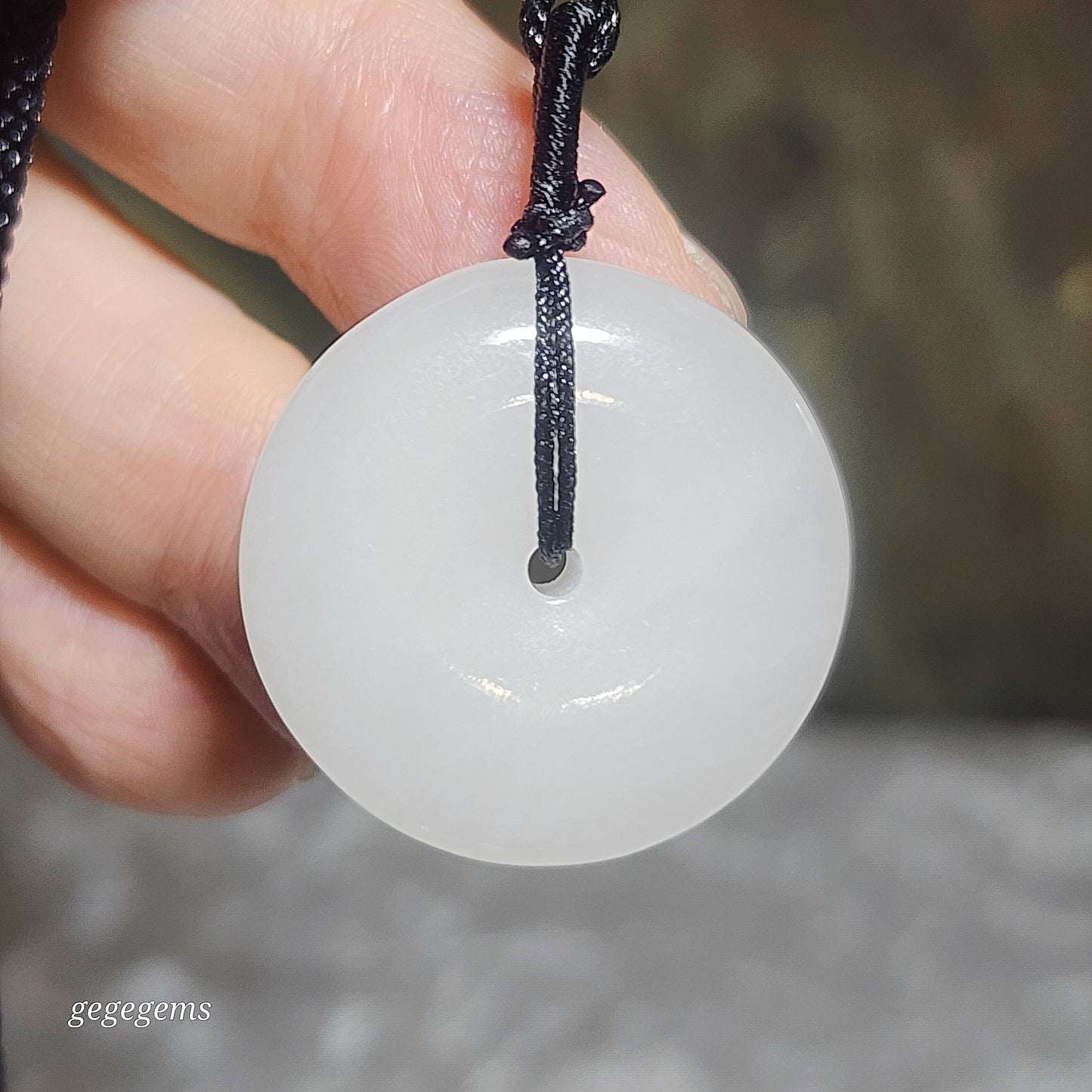 29.5mm Premium White Nephrite Jade Donut pendant [Natural Crystal] 优质润白和田玉平安扣吊坠