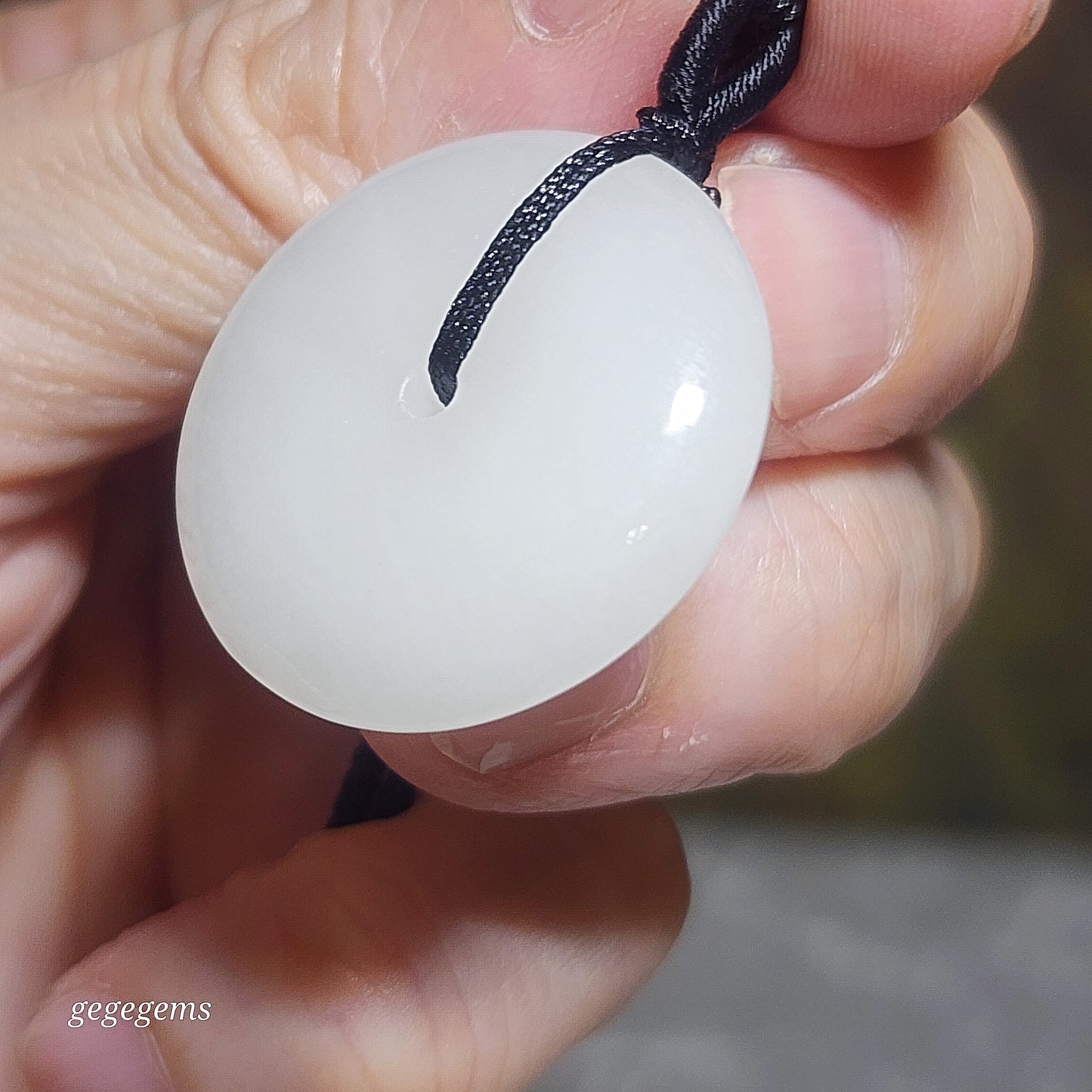 29.5mm Premium White Nephrite Jade Donut pendant [Natural Crystal] 优质润白和田玉平安扣吊坠