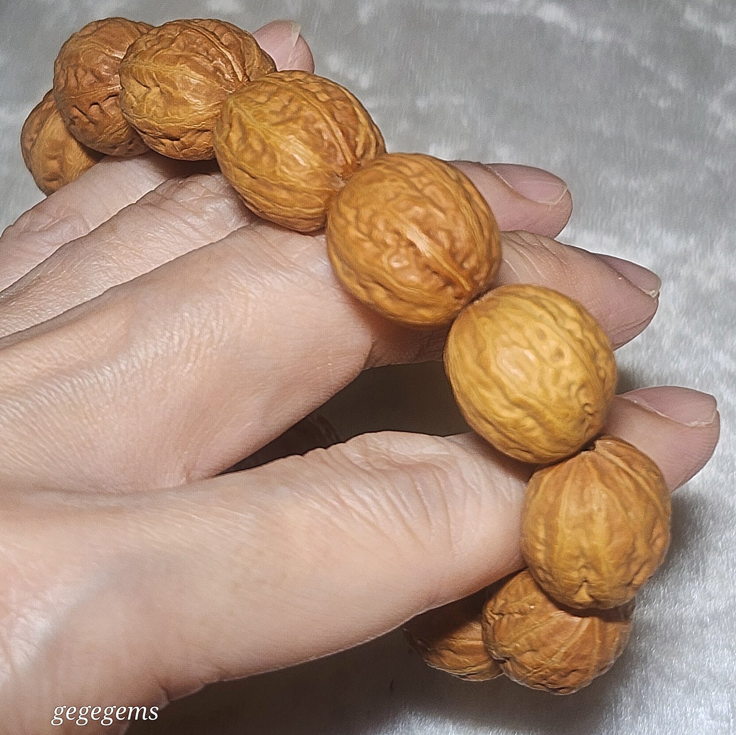 Rare small size 17mm Mentougou pinkish skin 8 ridges Walnut bracelet 罕见小尺寸北京门头沟粉红皮秋子八棱手链