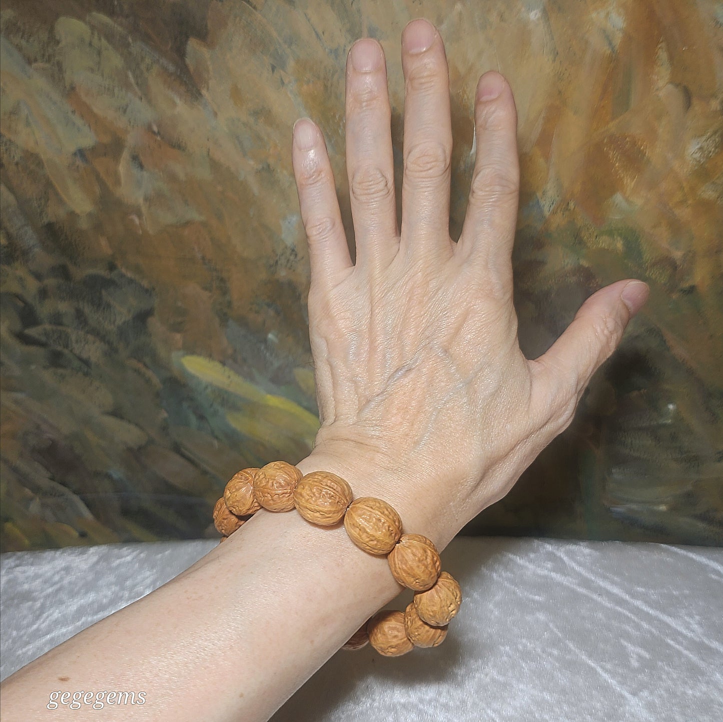 Rare small size 17mm Mentougou pinkish skin 8 ridges Walnut bracelet 罕见小尺寸北京门头沟粉红皮秋子八棱手链