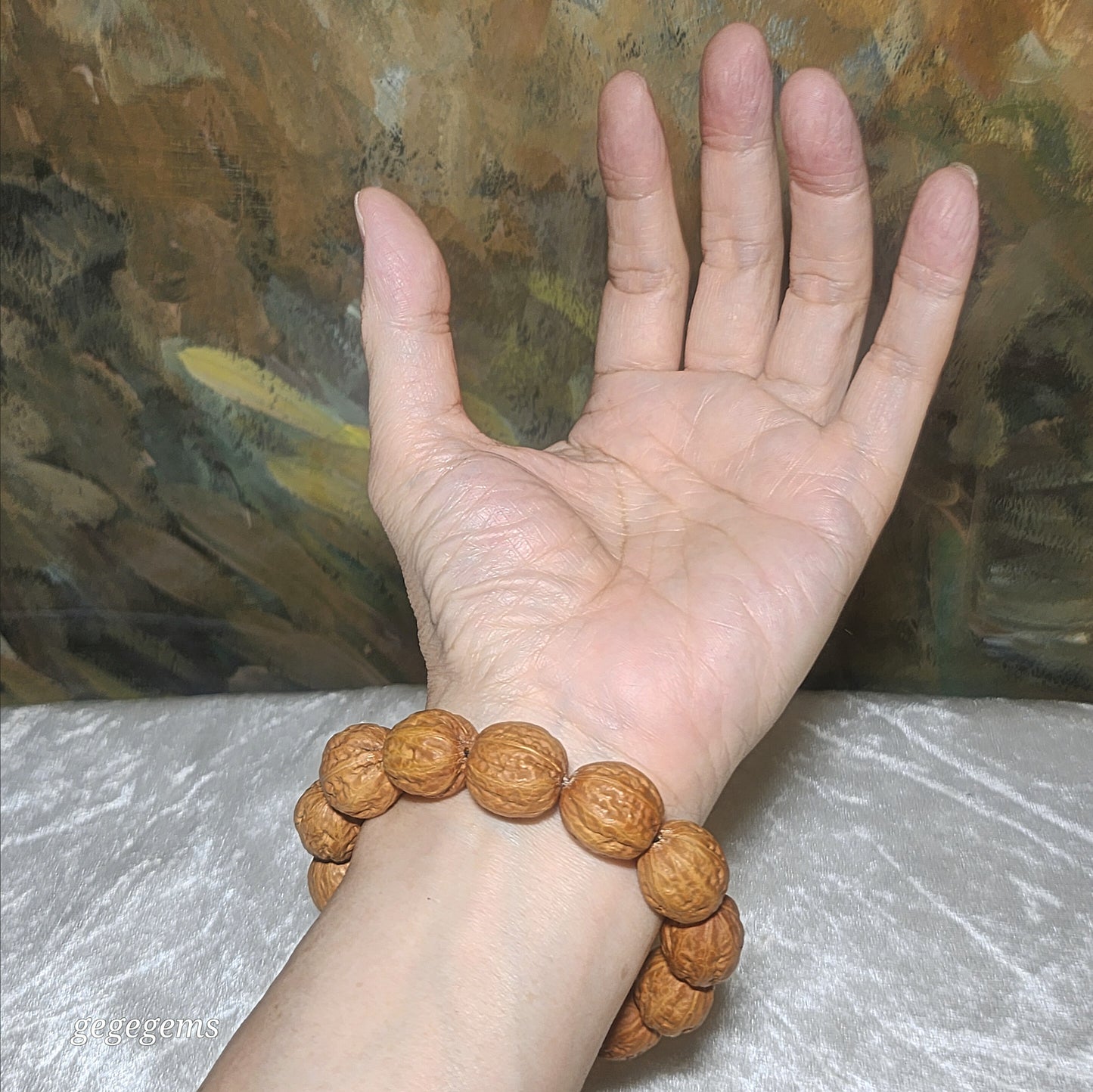 Rare small size 17mm Mentougou pinkish skin 8 ridges Walnut bracelet 罕见小尺寸北京门头沟粉红皮秋子八棱手链