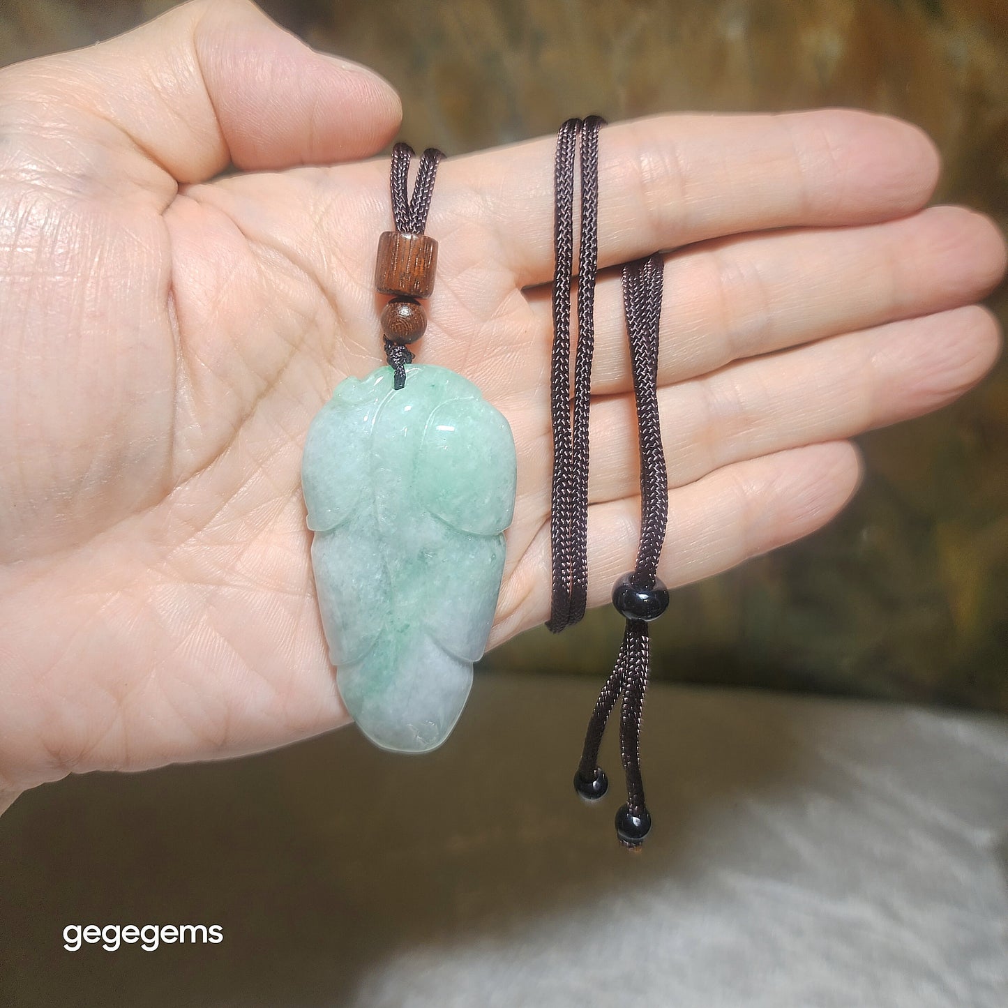 Premium Type A Jadeite light green double sides carvings Leaf Jade pendant (with certificate) 优質翡翠青绿双面雕刻大业有成(树叶)吊坠(带证书)
