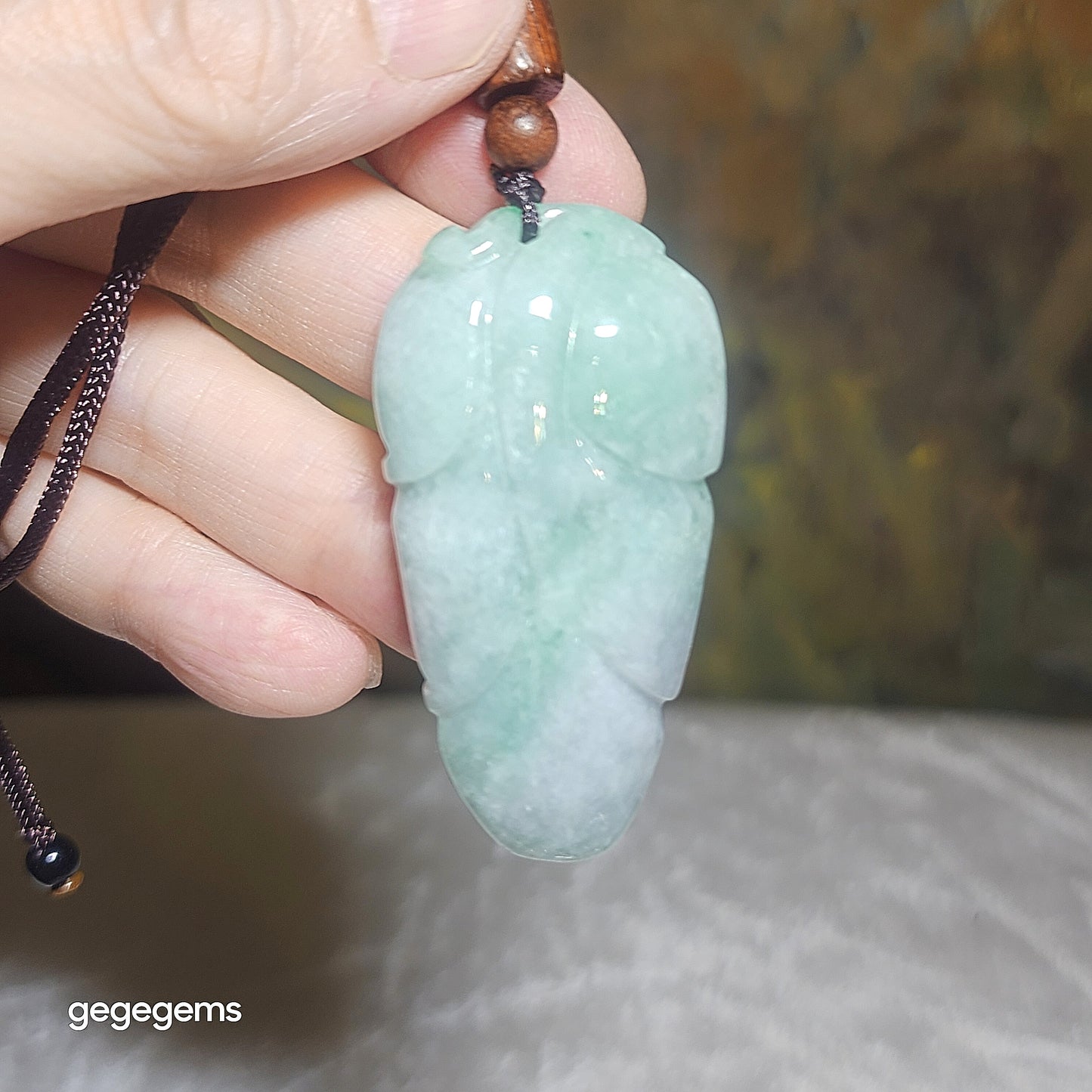 Premium Type A Jadeite light green double sides carvings Leaf Jade pendant (with certificate) 优質翡翠青绿双面雕刻大业有成(树叶)吊坠(带证书)