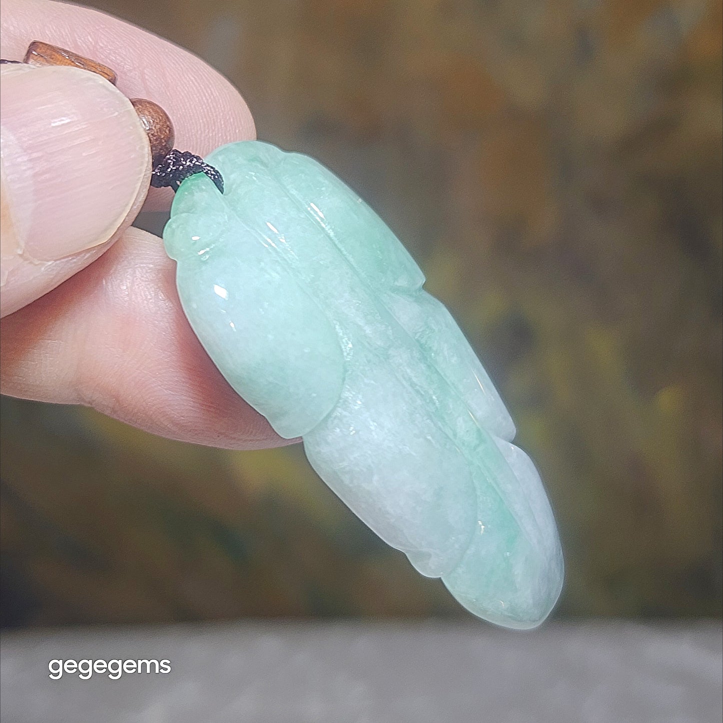 Premium Type A Jadeite light green double sides carvings Leaf Jade pendant (with certificate) 优質翡翠青绿双面雕刻大业有成(树叶)吊坠(带证书)