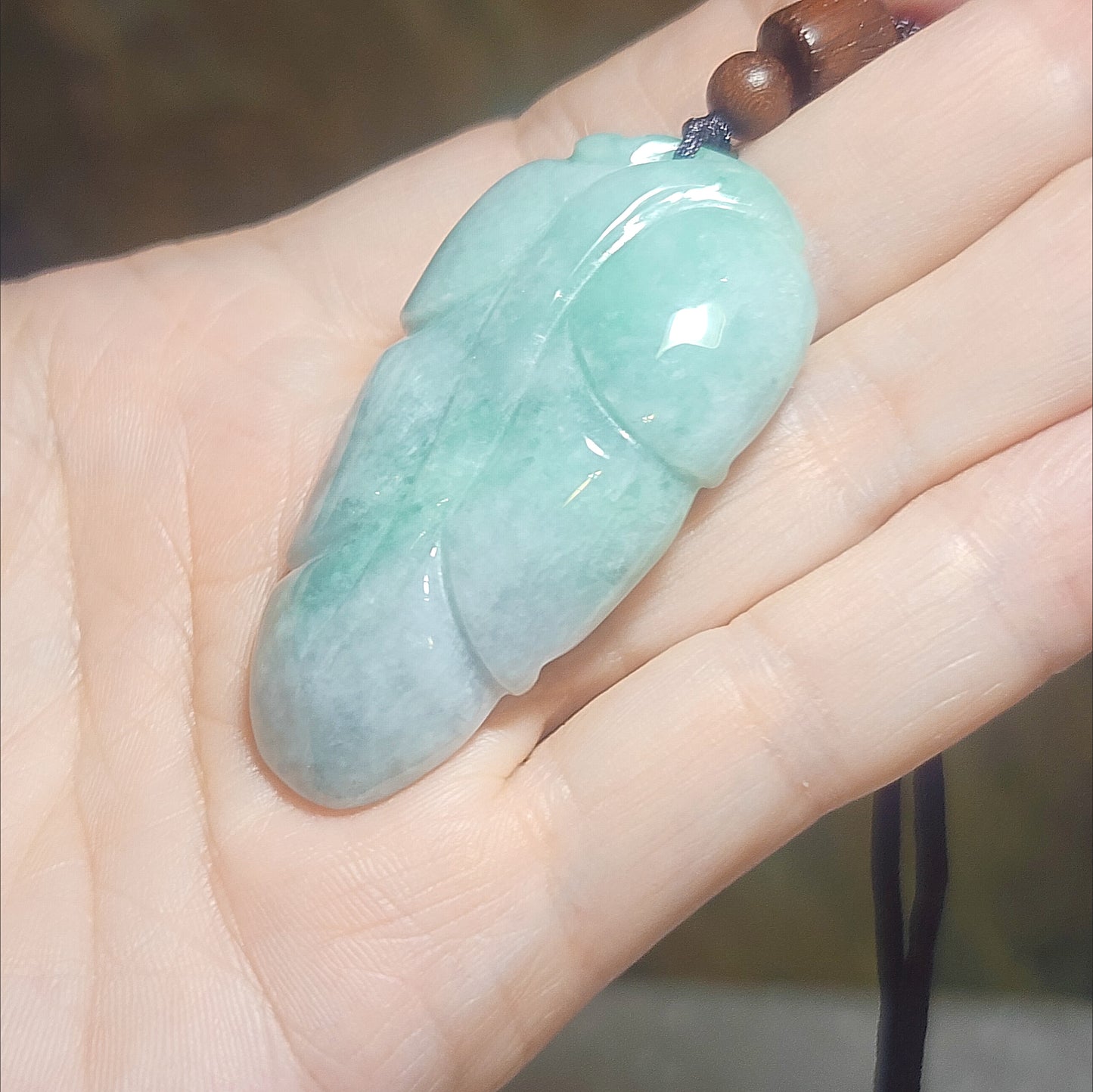 Premium Type A Jadeite light green double sides carvings Leaf Jade pendant (with certificate) 优質翡翠青绿双面雕刻大业有成(树叶)吊坠(带证书)