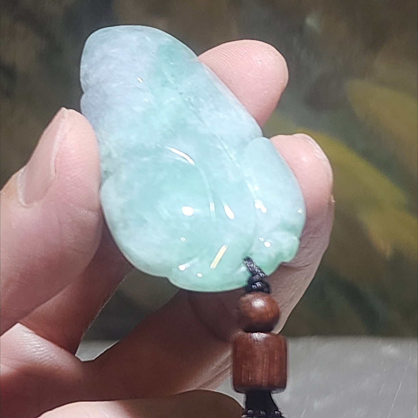 Premium Type A Jadeite light green double sides carvings Leaf Jade pendant (with certificate) 优質翡翠青绿双面雕刻大业有成(树叶)吊坠(带证书)