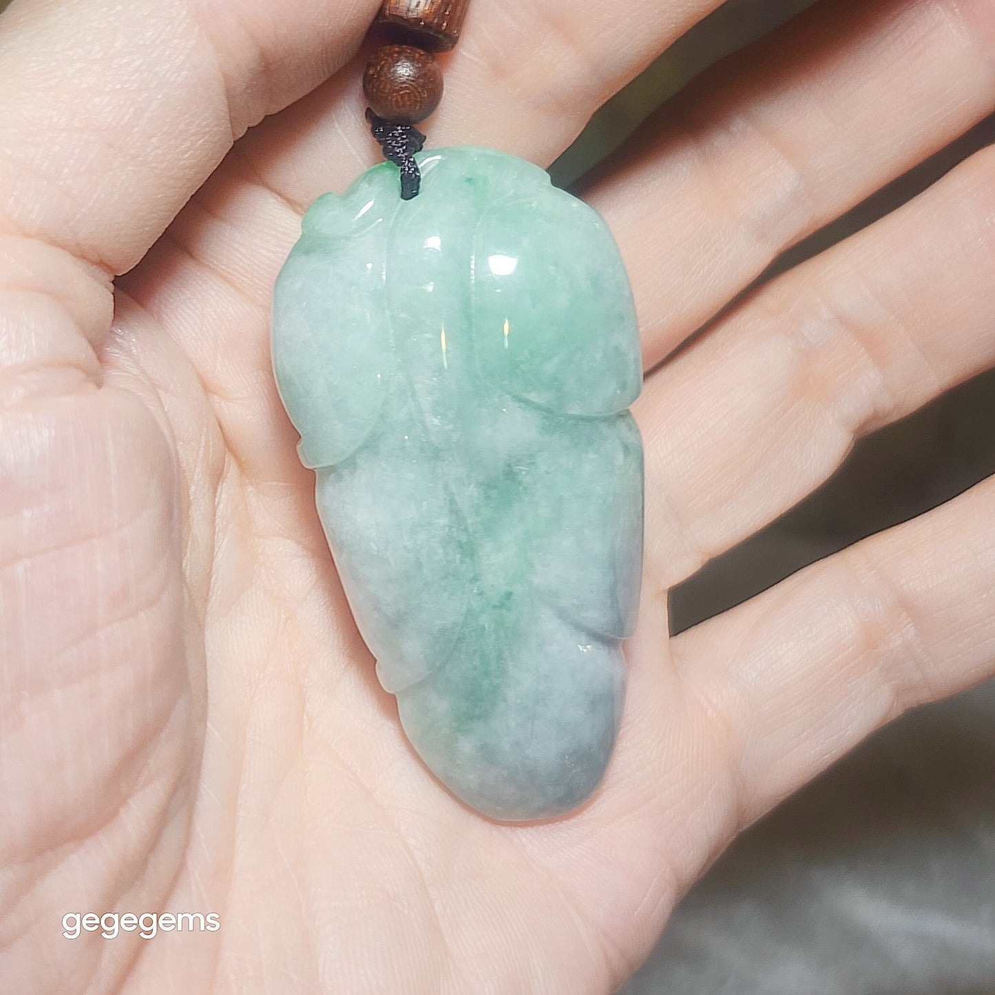 Premium Type A Jadeite light green double sides carvings Leaf Jade pendant (with certificate) 优質翡翠青绿双面雕刻大业有成(树叶)吊坠(带证书)